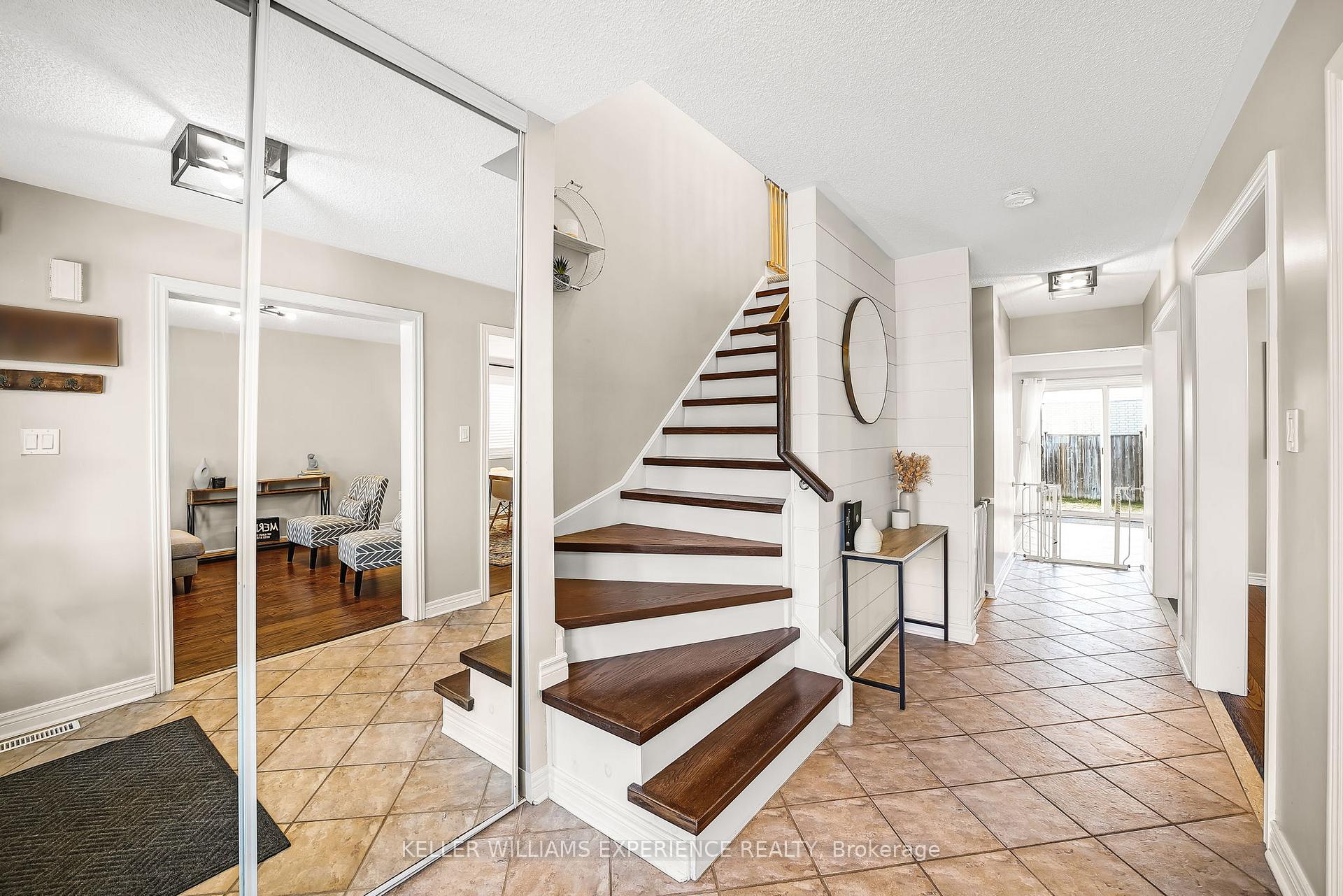 Photo 23 of 6 Brookwood Drive, Barrie, 400 West — HOMEH