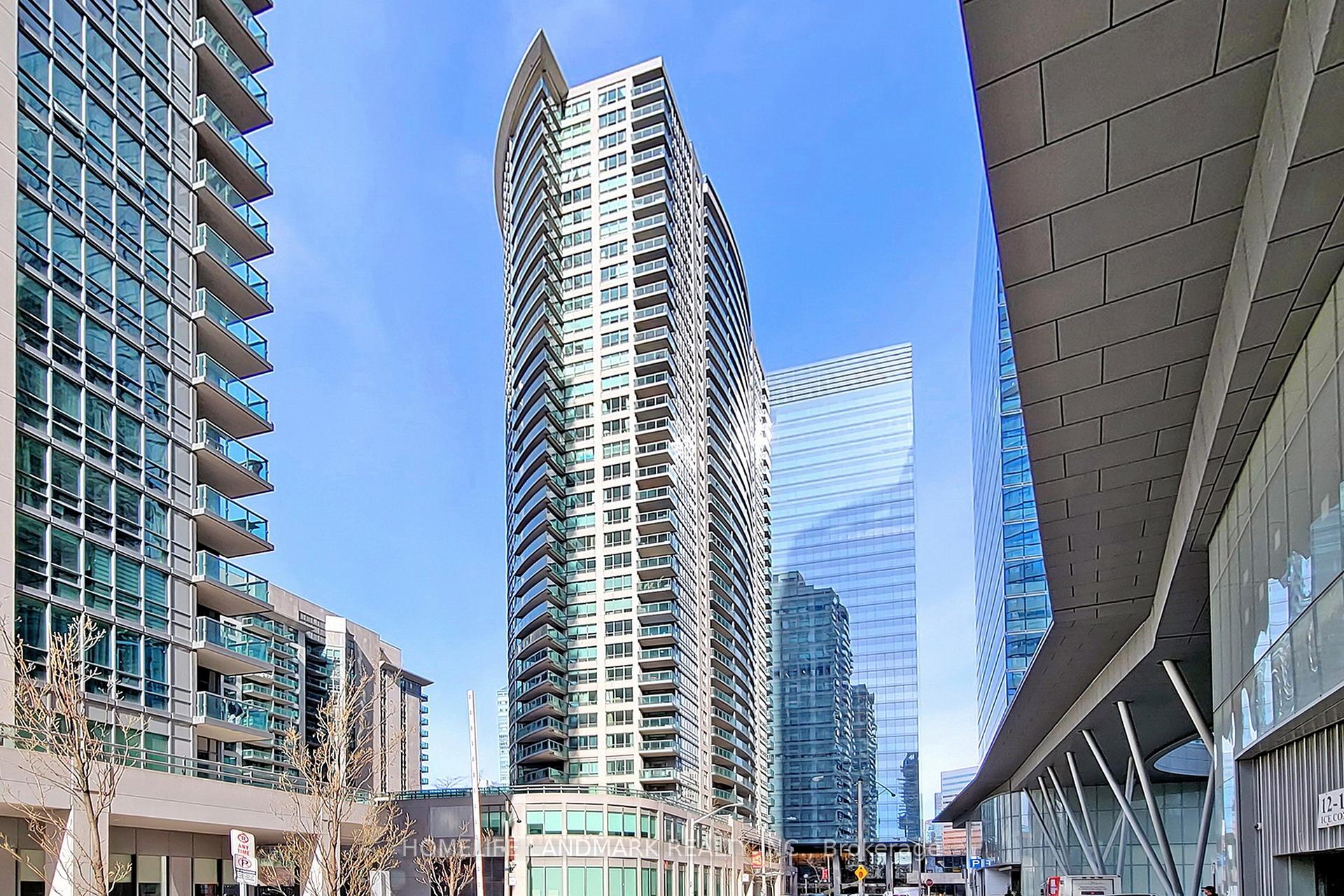 Front of Unit 901, 30 Grand Trunk Crescent