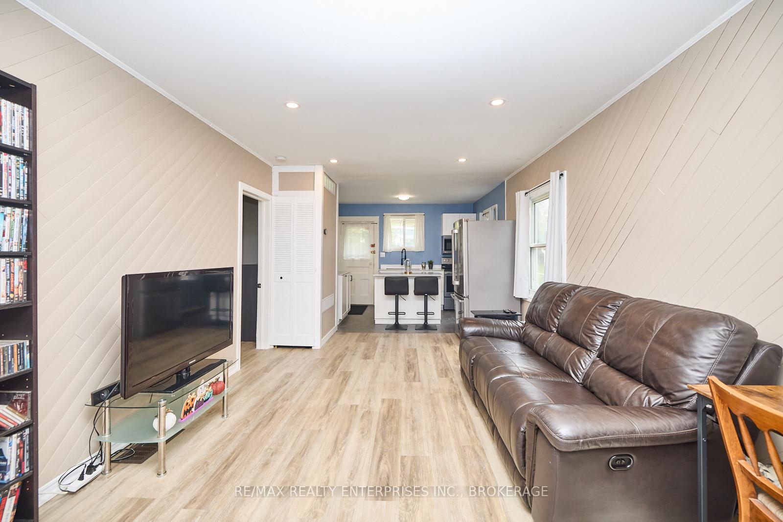 Photo 4 of 12 Fairburn Avenue, St. Catharines, Burleigh Hill — HOMEH