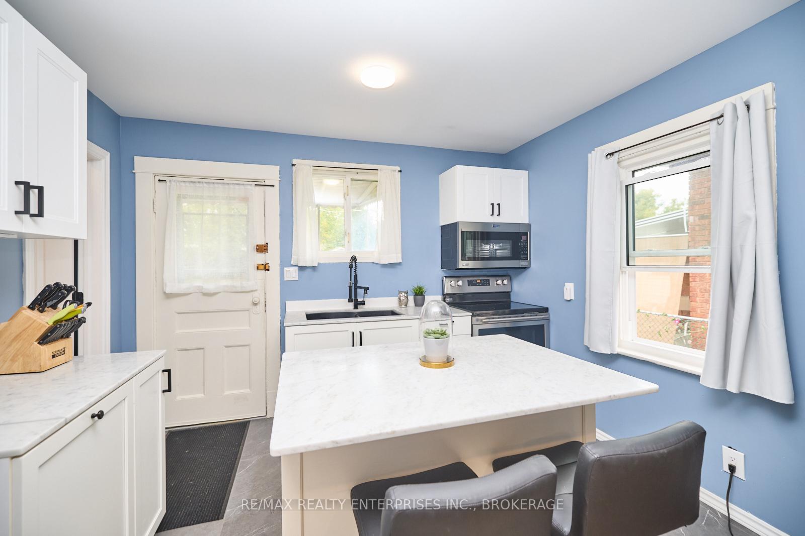 Photo 8 of 12 Fairburn Avenue, St. Catharines, Burleigh Hill — HOMEH