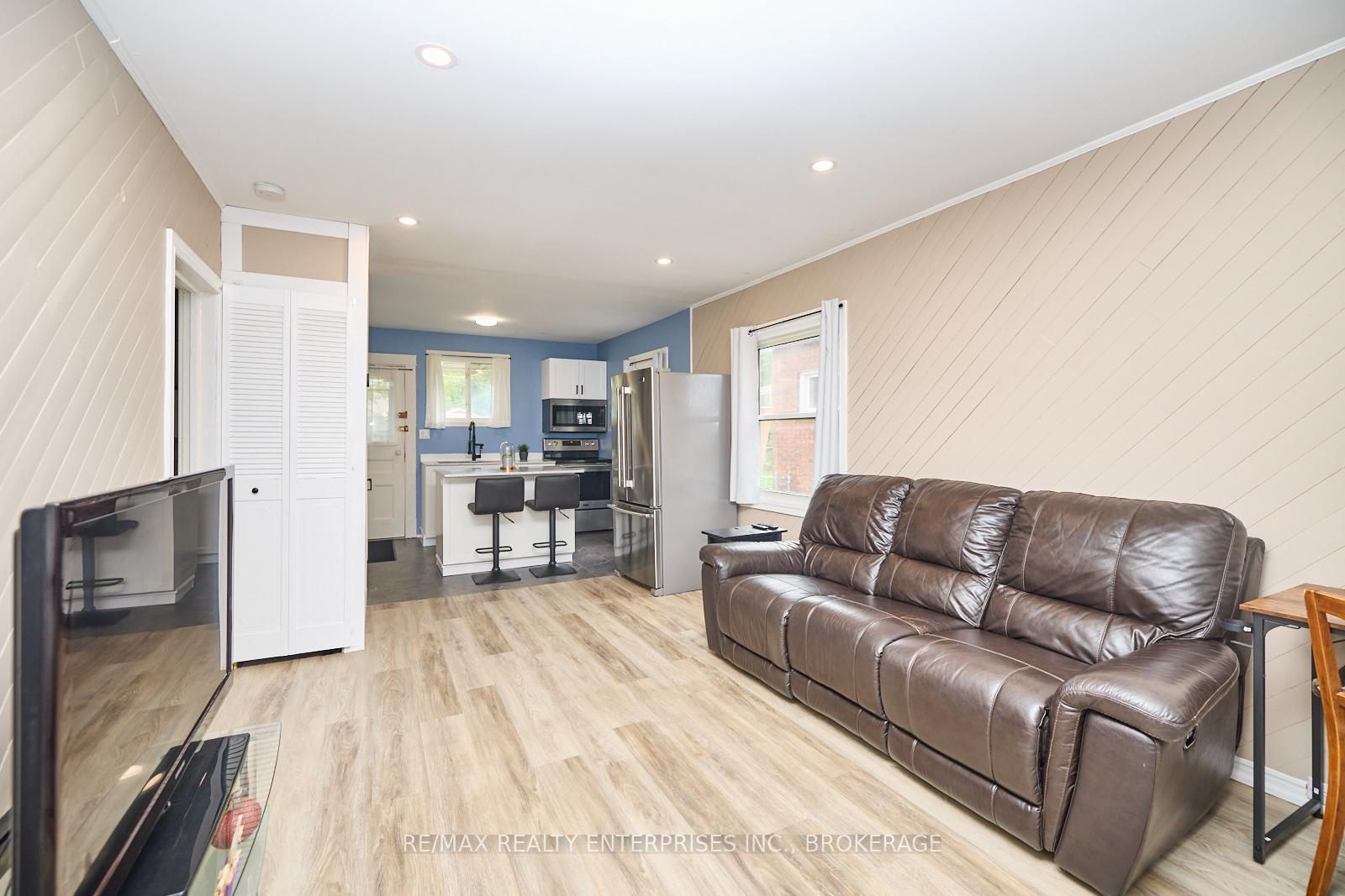 Photo 15 of 12 Fairburn Avenue, St. Catharines, Burleigh Hill — HOMEH
