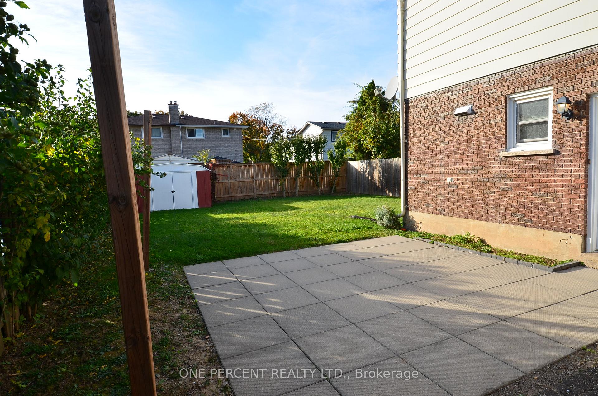 Photo 3 of 40 Westfield Drive, St. Catharines, Fairview — HOMEH