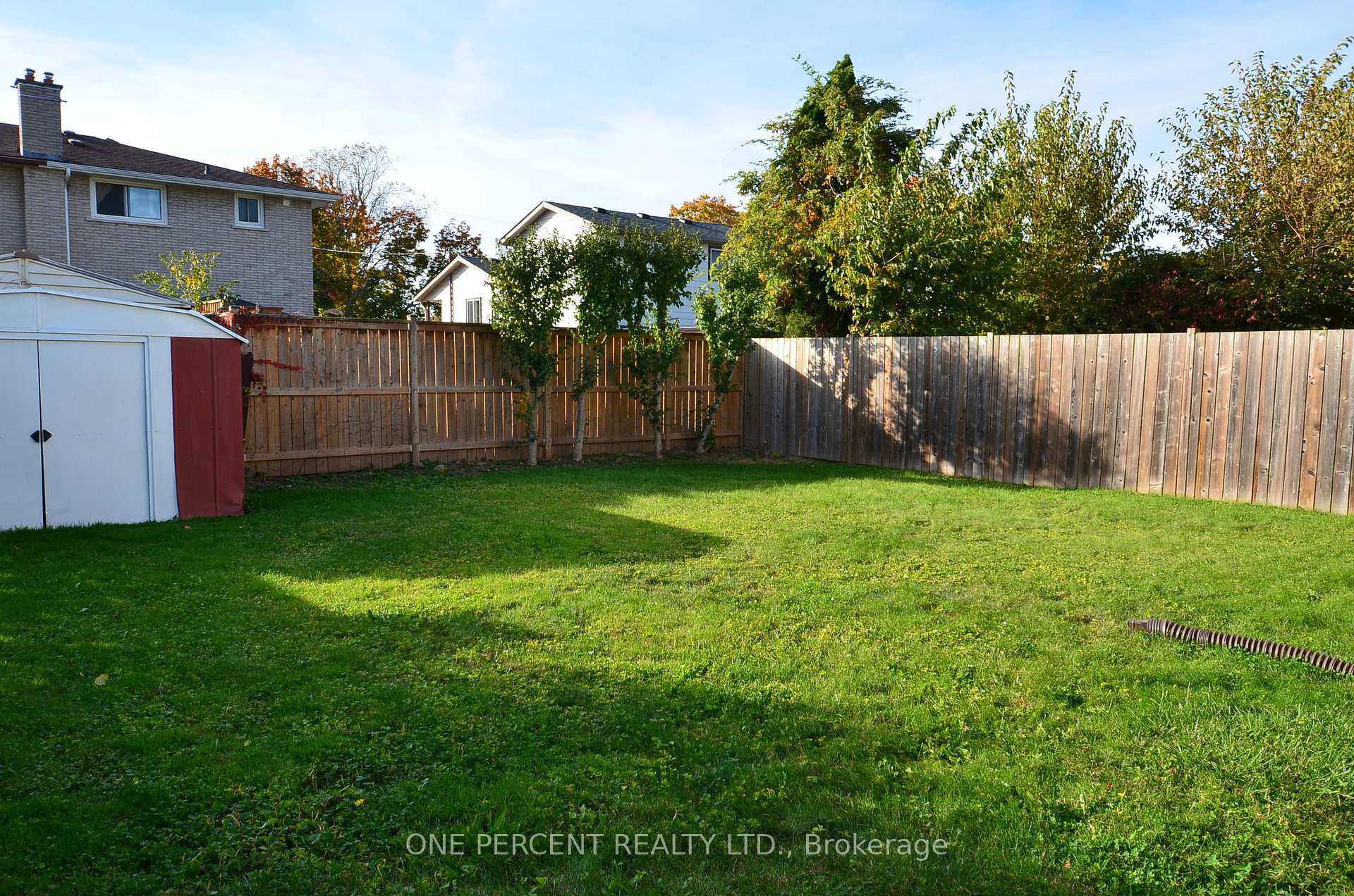 Photo 4 of 40 Westfield Drive, St. Catharines, Fairview — HOMEH