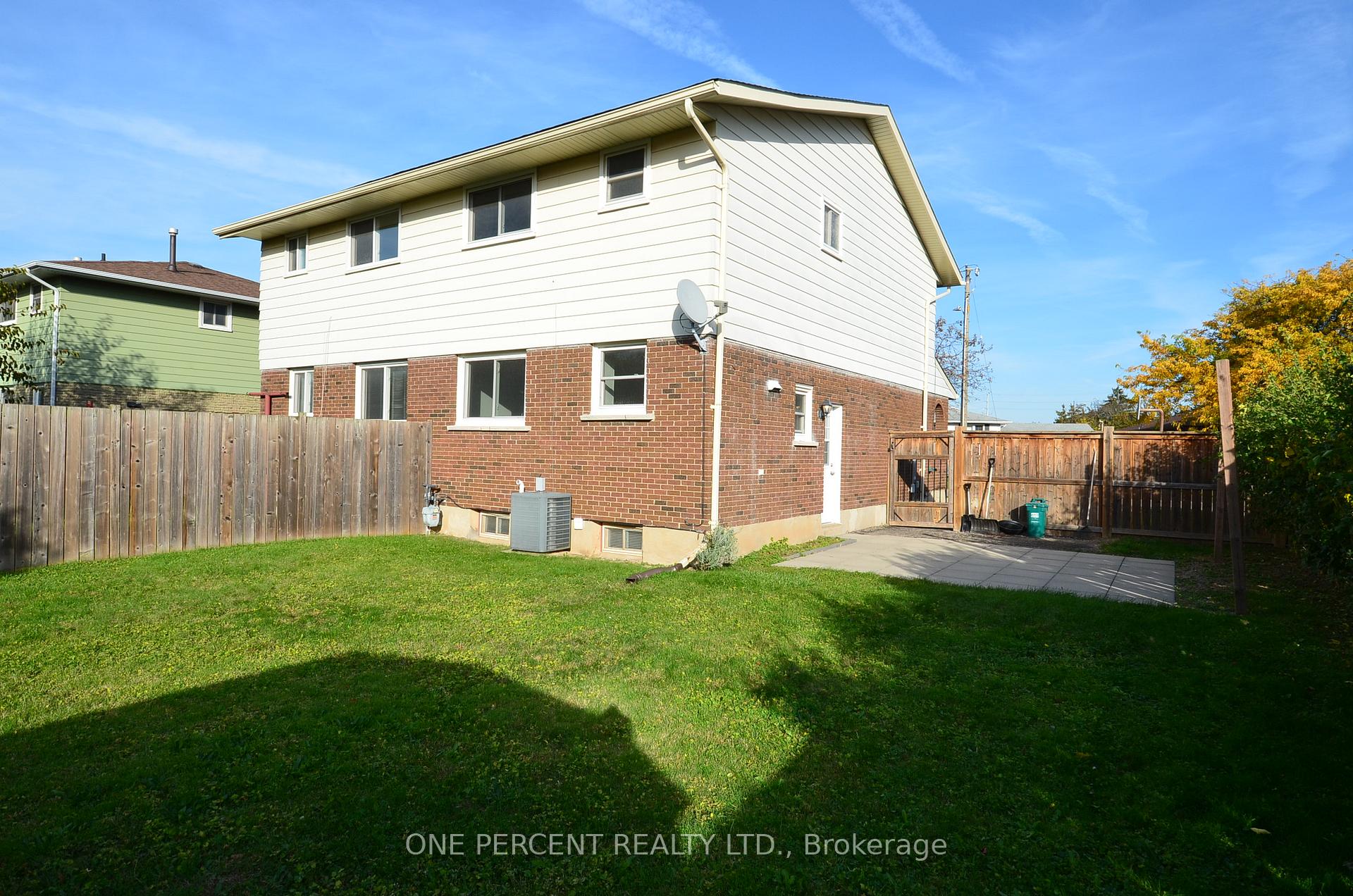 Photo 5 of 40 Westfield Drive, St. Catharines, Fairview — HOMEH