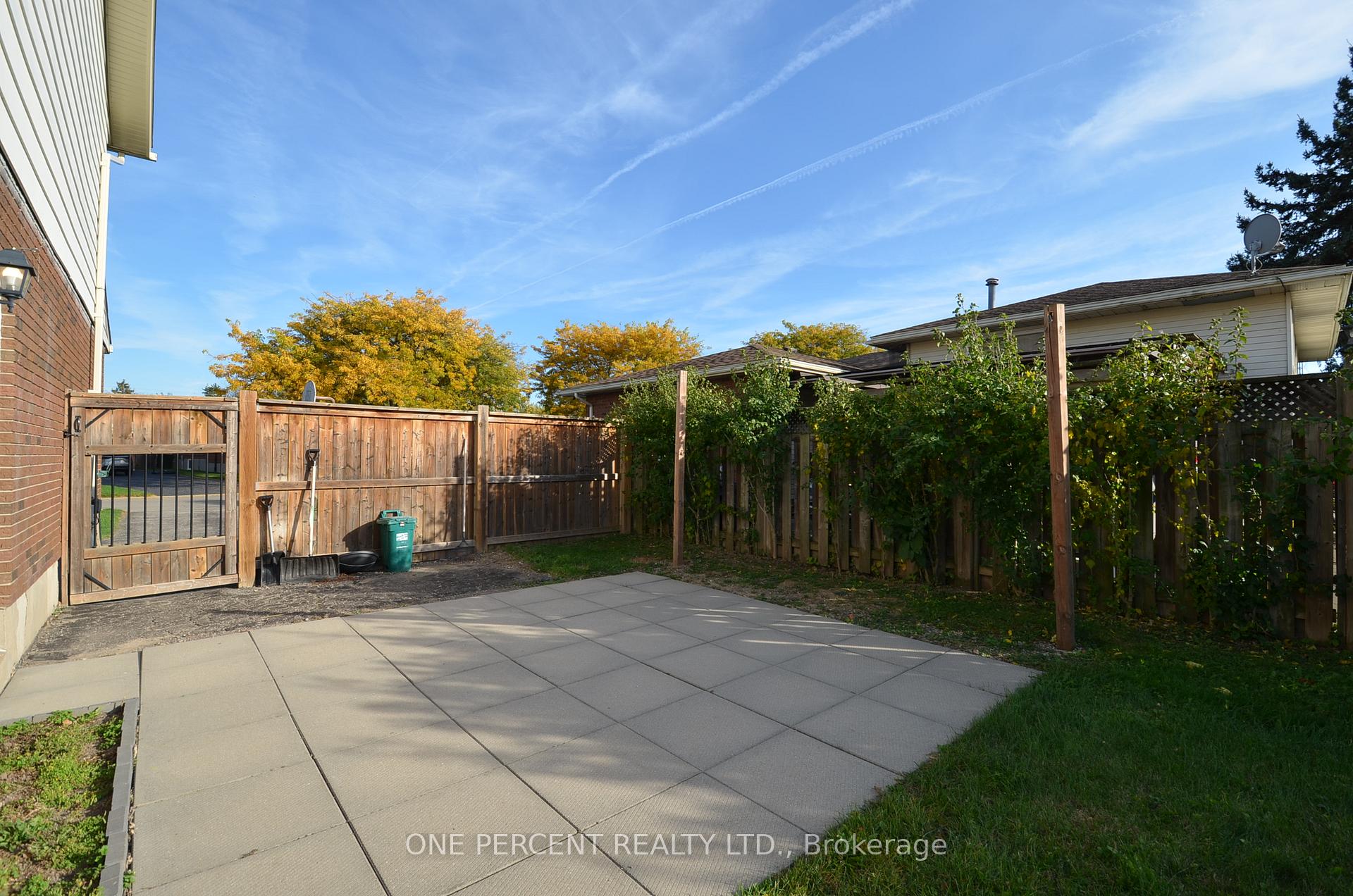 Photo 7 of 40 Westfield Drive, St. Catharines, Fairview — HOMEH