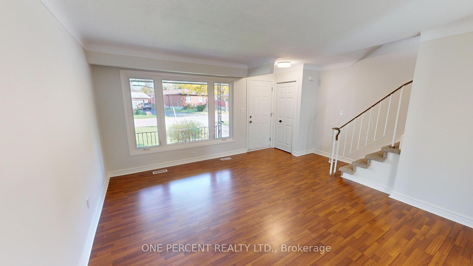 Photo 8 of 40 Westfield Drive, St. Catharines, Fairview — HOMEH