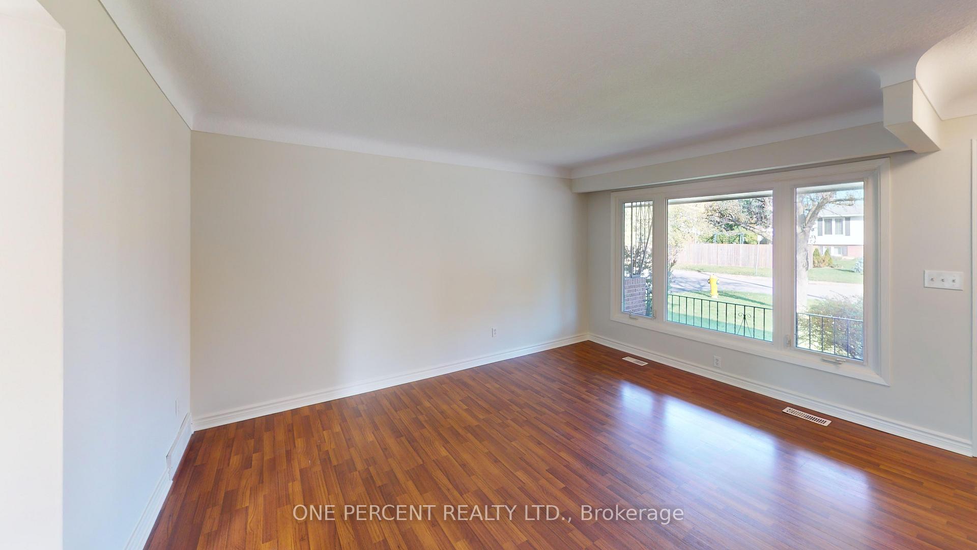Photo 9 of 40 Westfield Drive, St. Catharines, Fairview — HOMEH