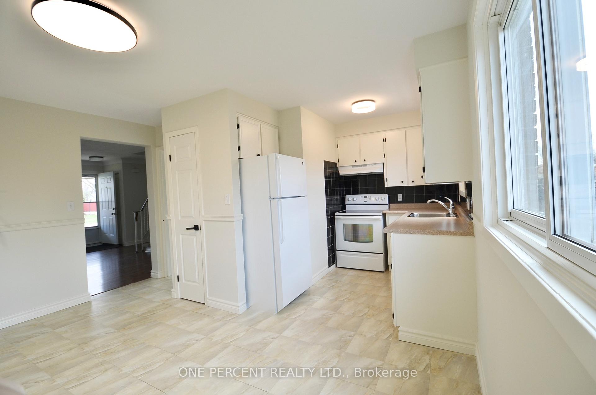 Photo 12 of 40 Westfield Drive, St. Catharines, Fairview — HOMEH