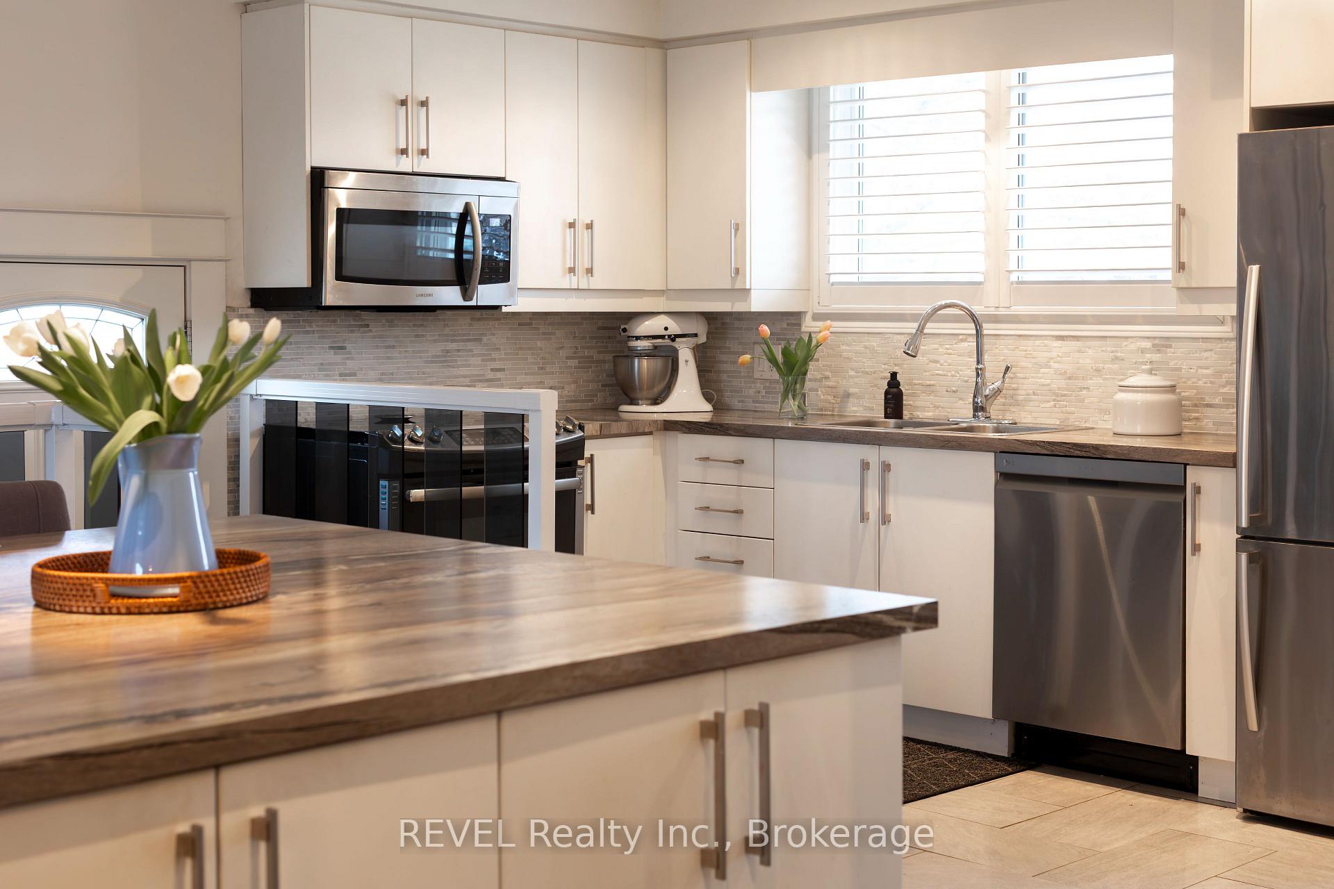 Photo 1 of 31 Jacobson Avenue, St. Catharines, Glendale/Glenridge — HOMEH