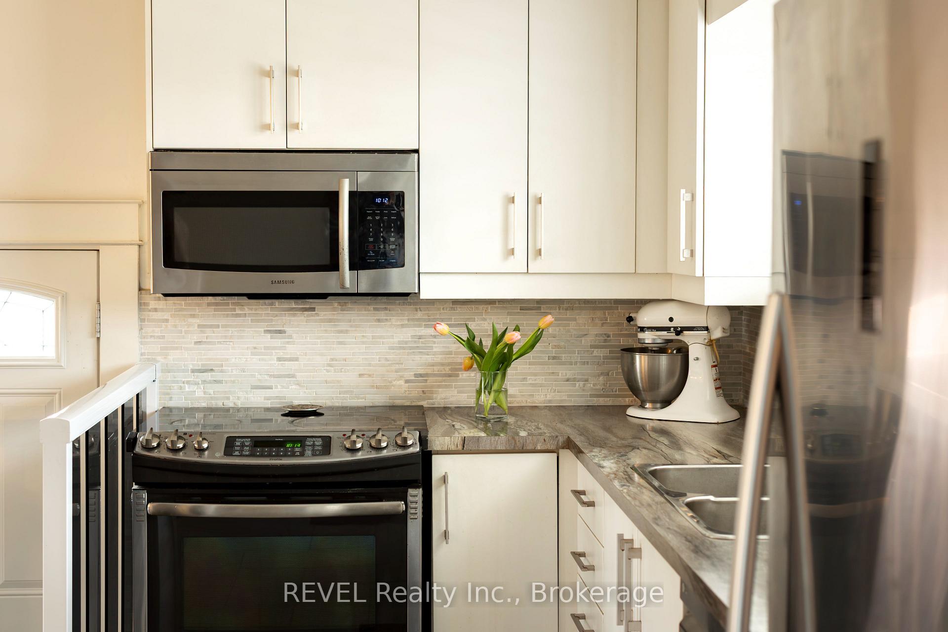 Photo 9 of 31 Jacobson Avenue, St. Catharines, Glendale/Glenridge — HOMEH