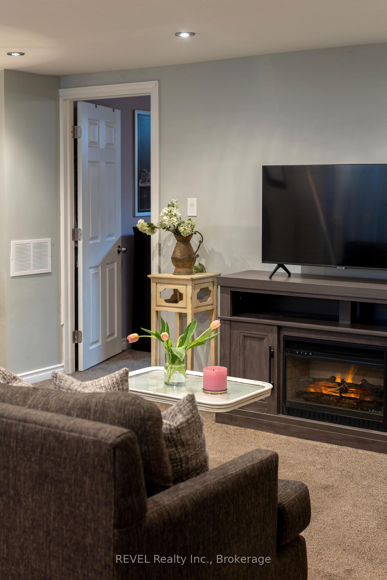 Photo 40 of 31 Jacobson Avenue, St. Catharines, Glendale/Glenridge — HOMEH