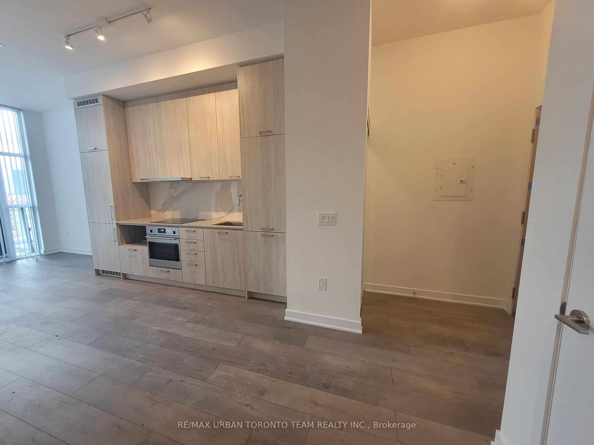 Photo 2 of Unit 208, 10 Honeycrisp Crescent, Vaughan, Vaughan Corporate Centre — HOMEH