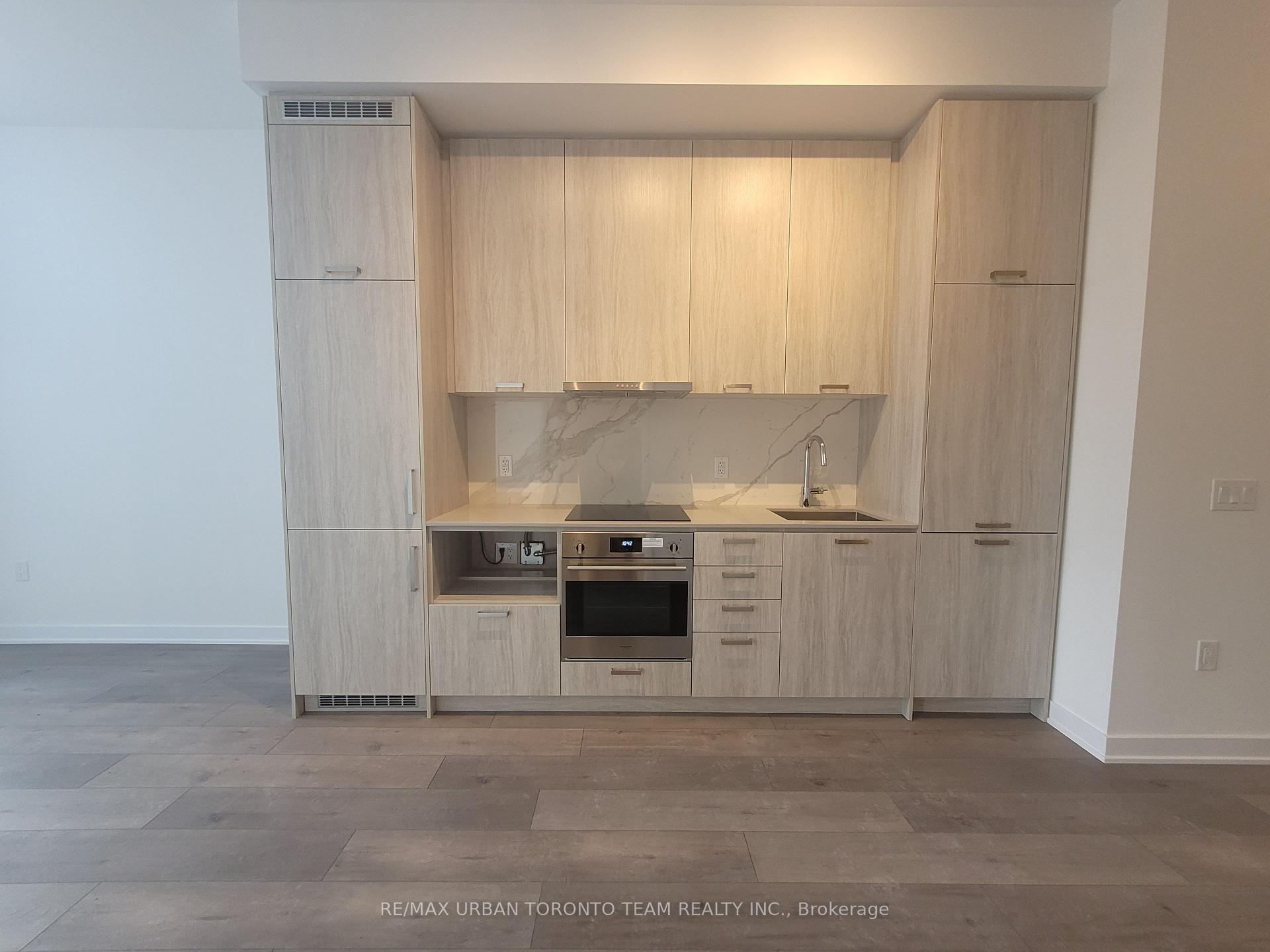 Photo 4 of Unit 208, 10 Honeycrisp Crescent, Vaughan, Vaughan Corporate Centre — HOMEH