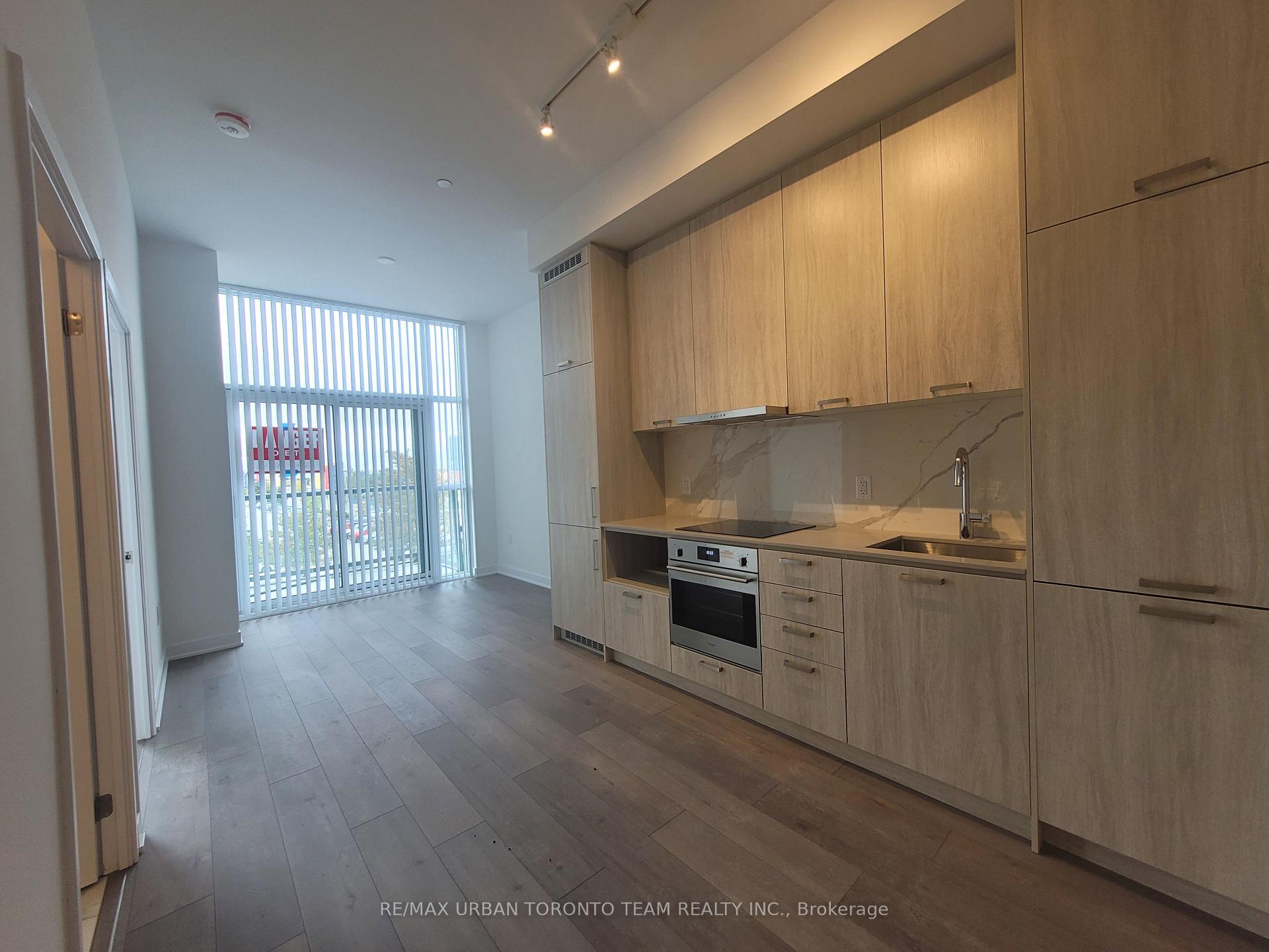 Photo 5 of Unit 208, 10 Honeycrisp Crescent, Vaughan, Vaughan Corporate Centre — HOMEH