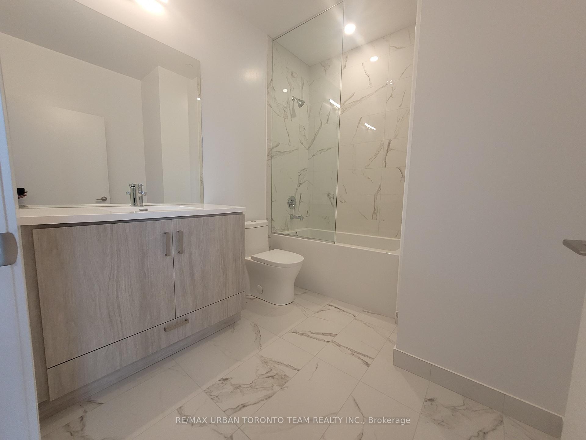 Photo 6 of Unit 208, 10 Honeycrisp Crescent, Vaughan, Vaughan Corporate Centre — HOMEH