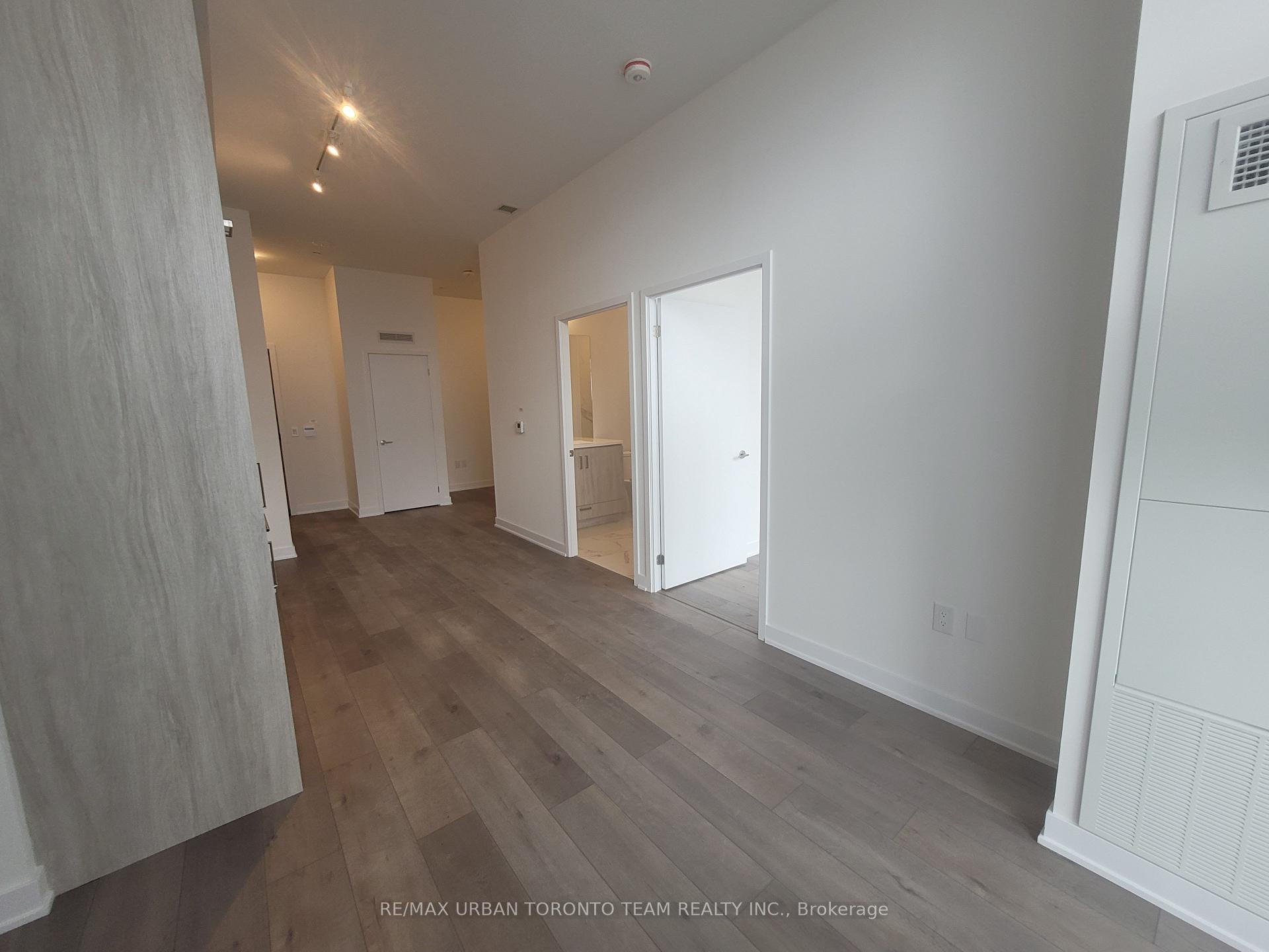 Photo 8 of Unit 208, 10 Honeycrisp Crescent, Vaughan, Vaughan Corporate Centre — HOMEH