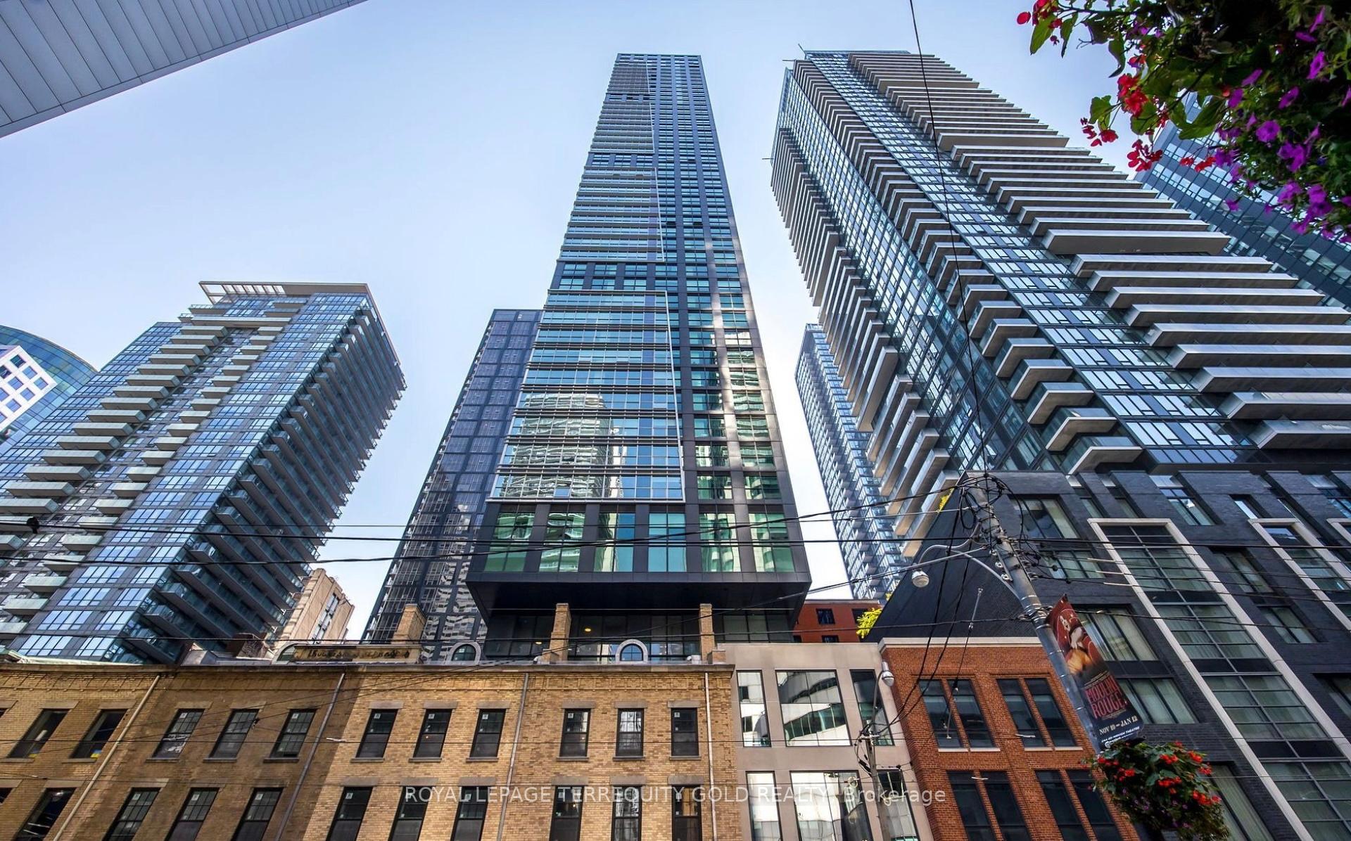 Front of Unit 4004, 327 King Street W