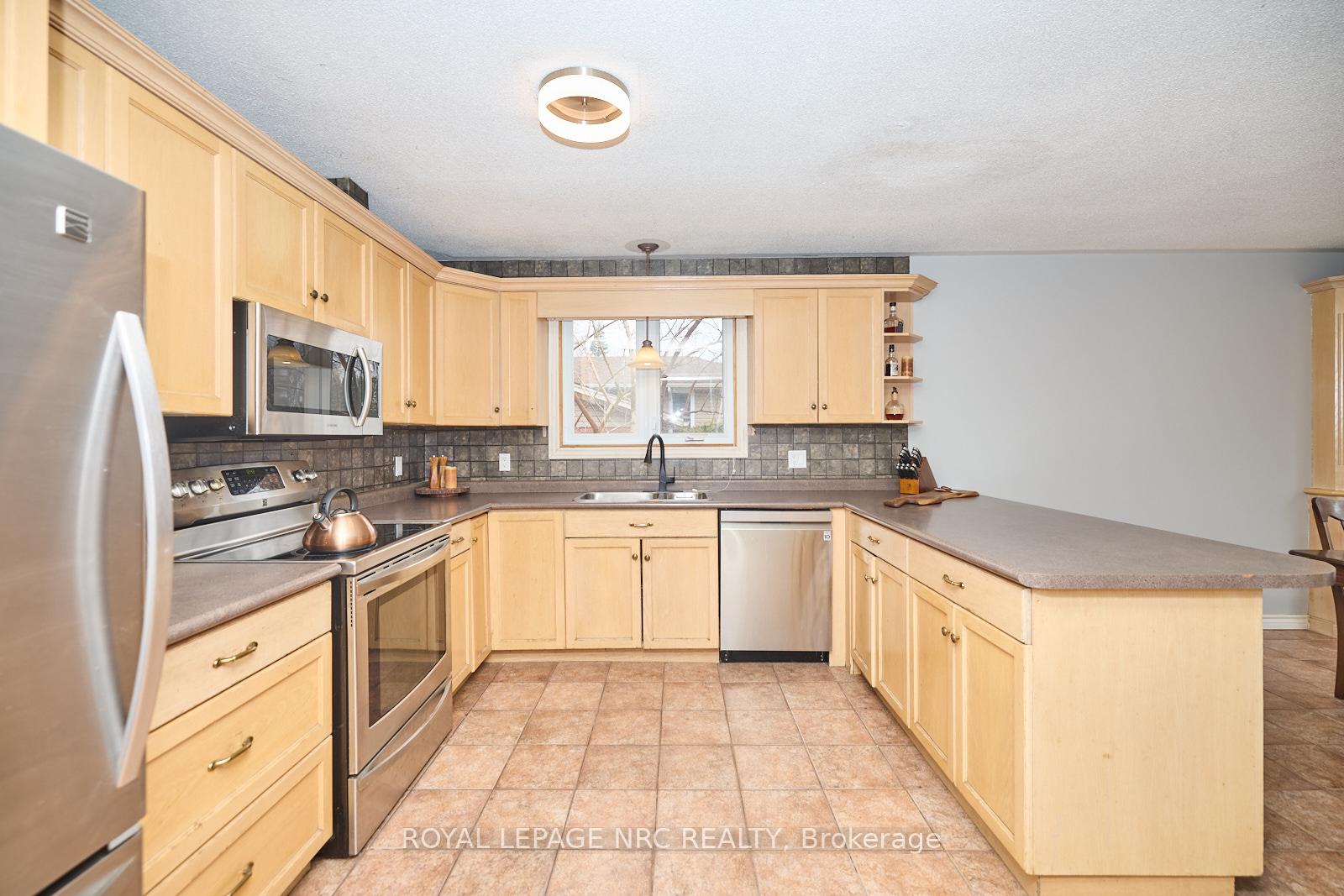 Photo 9 of 47 Ziraldo Road, St. Catharines, Martindale Pond — HOMEH
