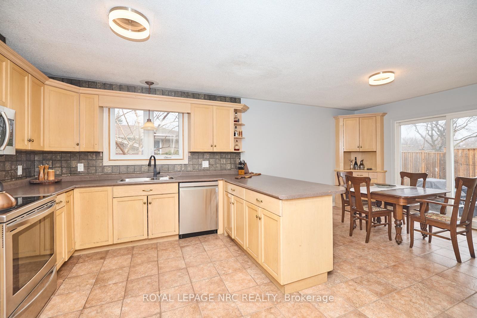 Photo 11 of 47 Ziraldo Road, St. Catharines, Martindale Pond — HOMEH