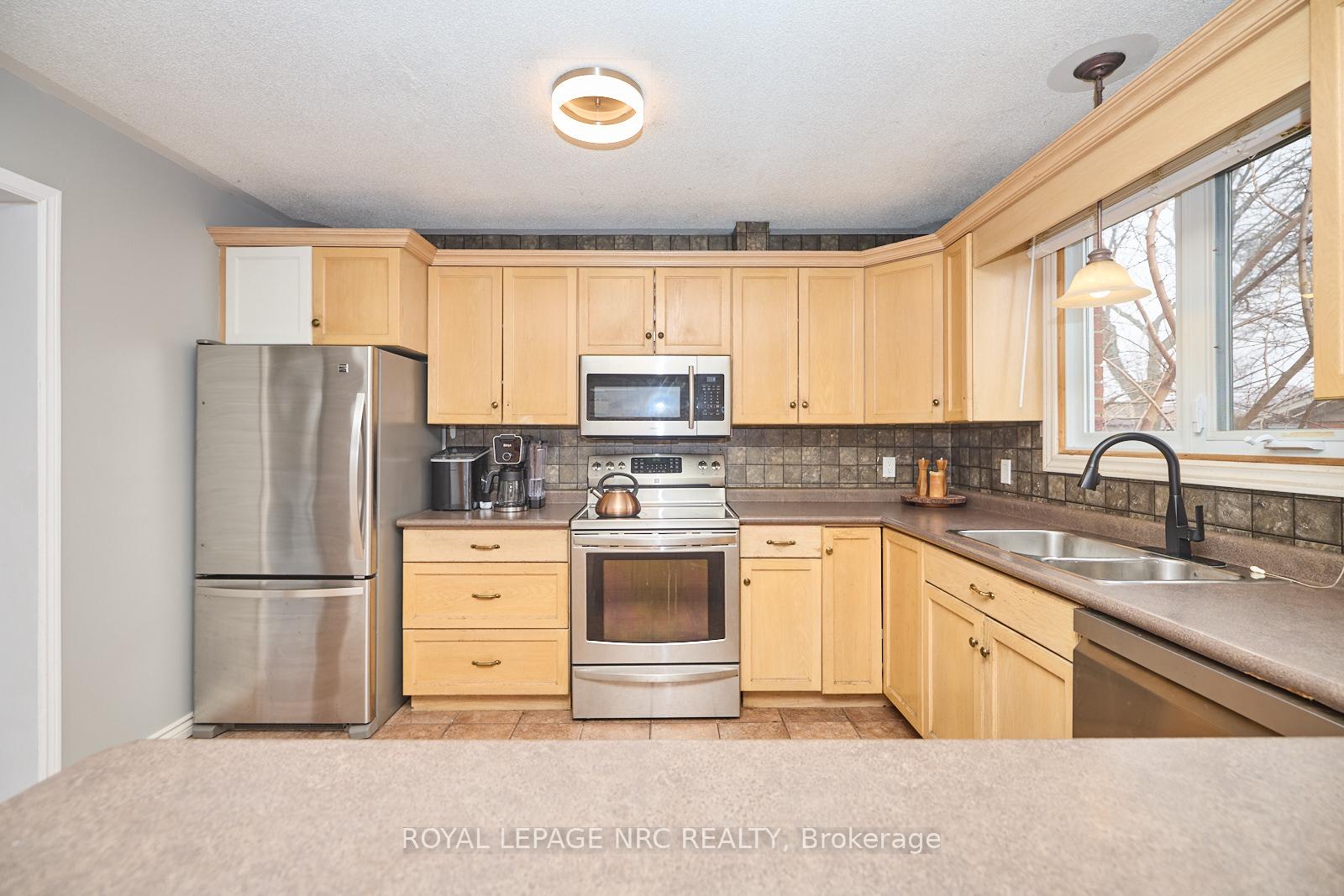 Photo 14 of 47 Ziraldo Road, St. Catharines, Martindale Pond — HOMEH