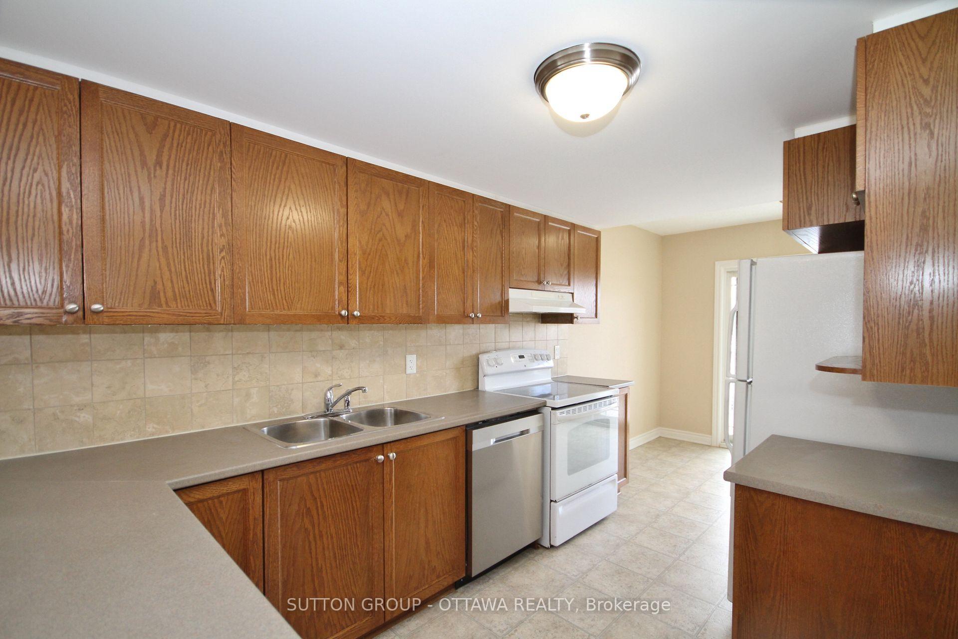 Photo 11 of Unit 33, 261 Paseo, Ottawa, Centrepointe — HOMEH