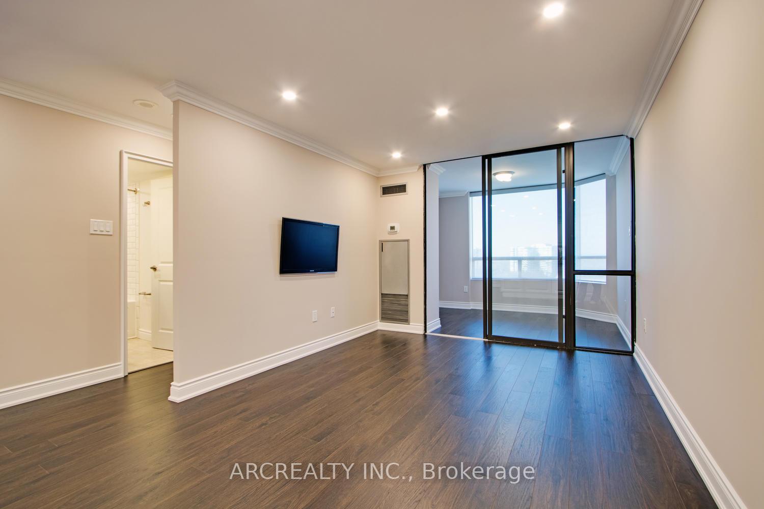Photo 11 of Unit 1010, 7601 Bathurst Street, Vaughan, Crestwood-Springfarm-Yorkhill — HOMEH