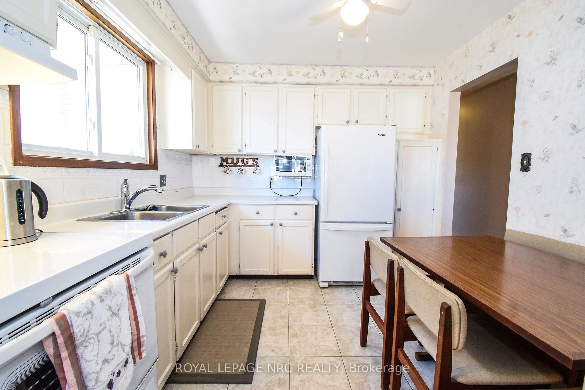 Photo 33 of 37 Rochelle Drive, St. Catharines, Bunting/Linwell — HOMEH