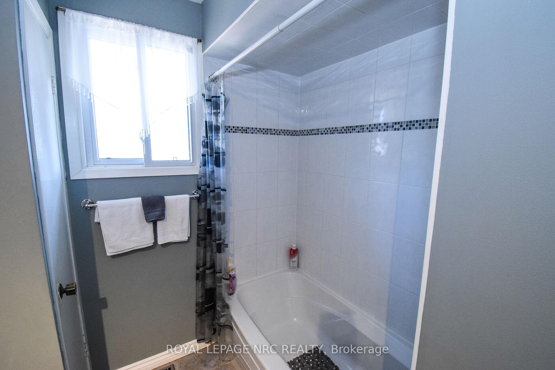 Photo 63 of 37 Rochelle Drive, St. Catharines, Bunting/Linwell — HOMEH