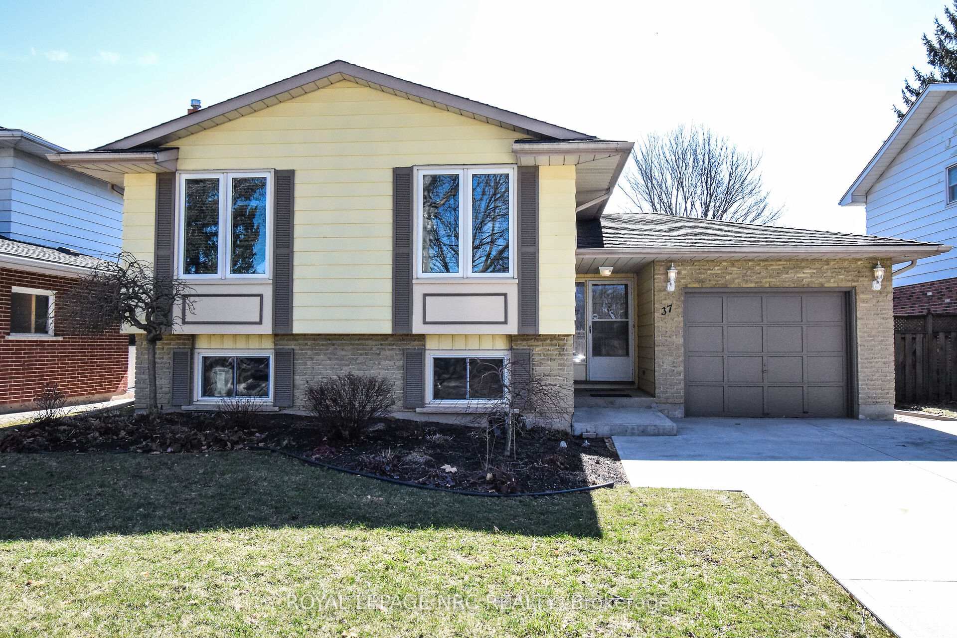 Photo 1 of 37 Rochelle Drive, St. Catharines, Bunting/Linwell — HOMEH