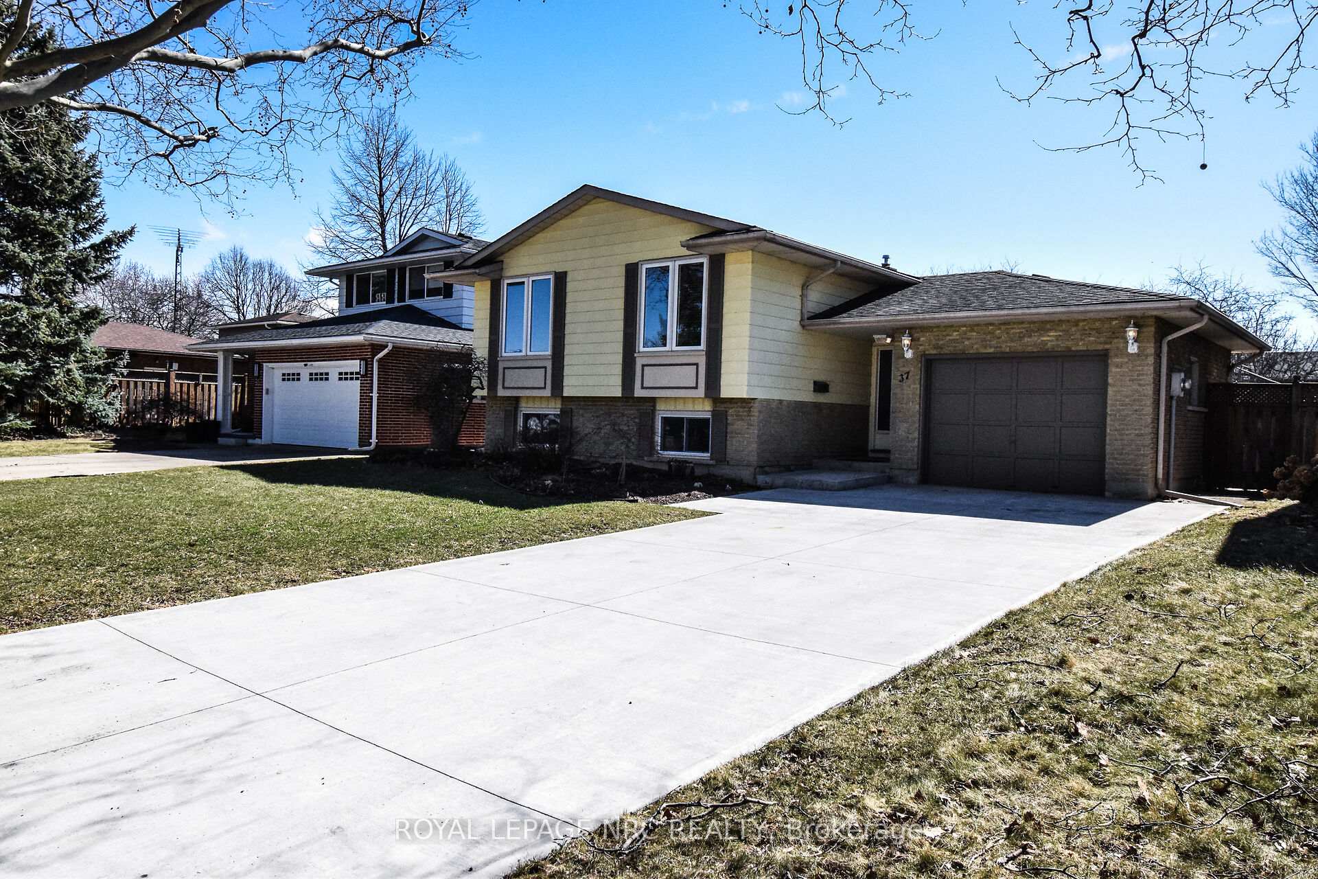 Photo 3 of 37 Rochelle Drive, St. Catharines, Bunting/Linwell — HOMEH