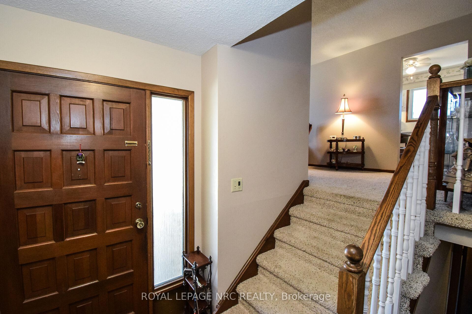 Photo 5 of 37 Rochelle Drive, St. Catharines, Bunting/Linwell — HOMEH
