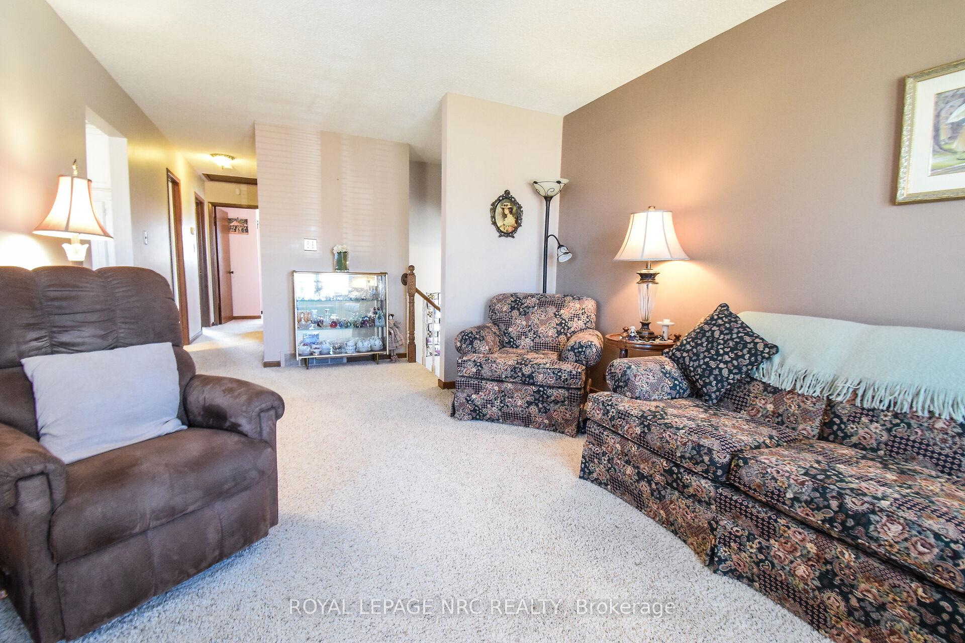 Photo 9 of 37 Rochelle Drive, St. Catharines, Bunting/Linwell — HOMEH
