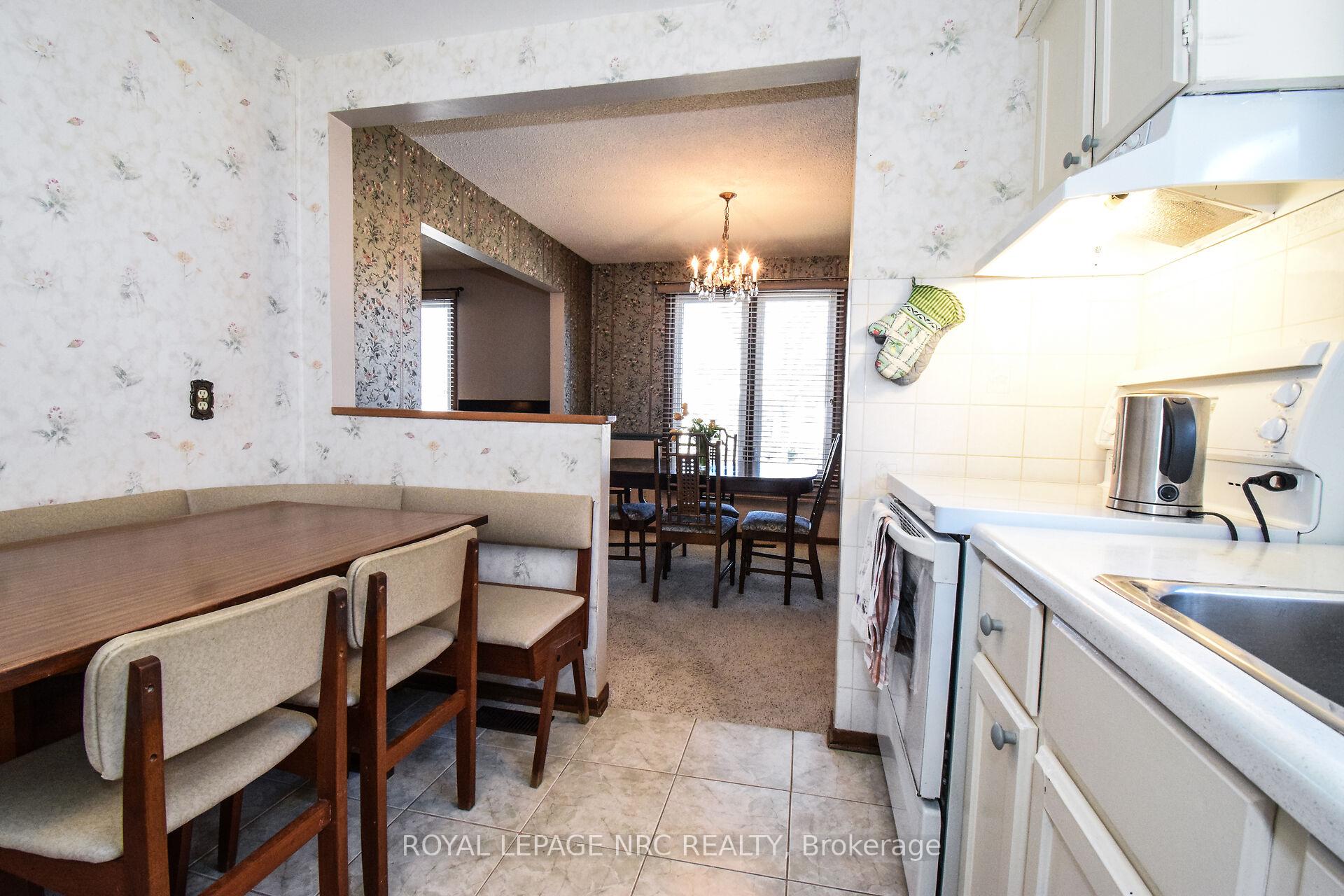 Photo 16 of 37 Rochelle Drive, St. Catharines, Bunting/Linwell — HOMEH