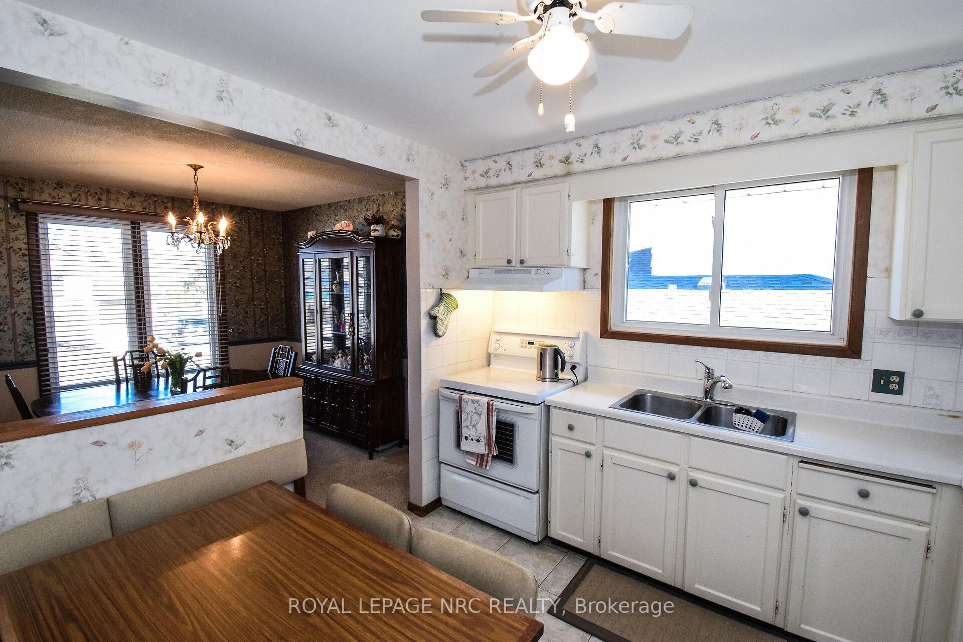 Photo 17 of 37 Rochelle Drive, St. Catharines, Bunting/Linwell — HOMEH