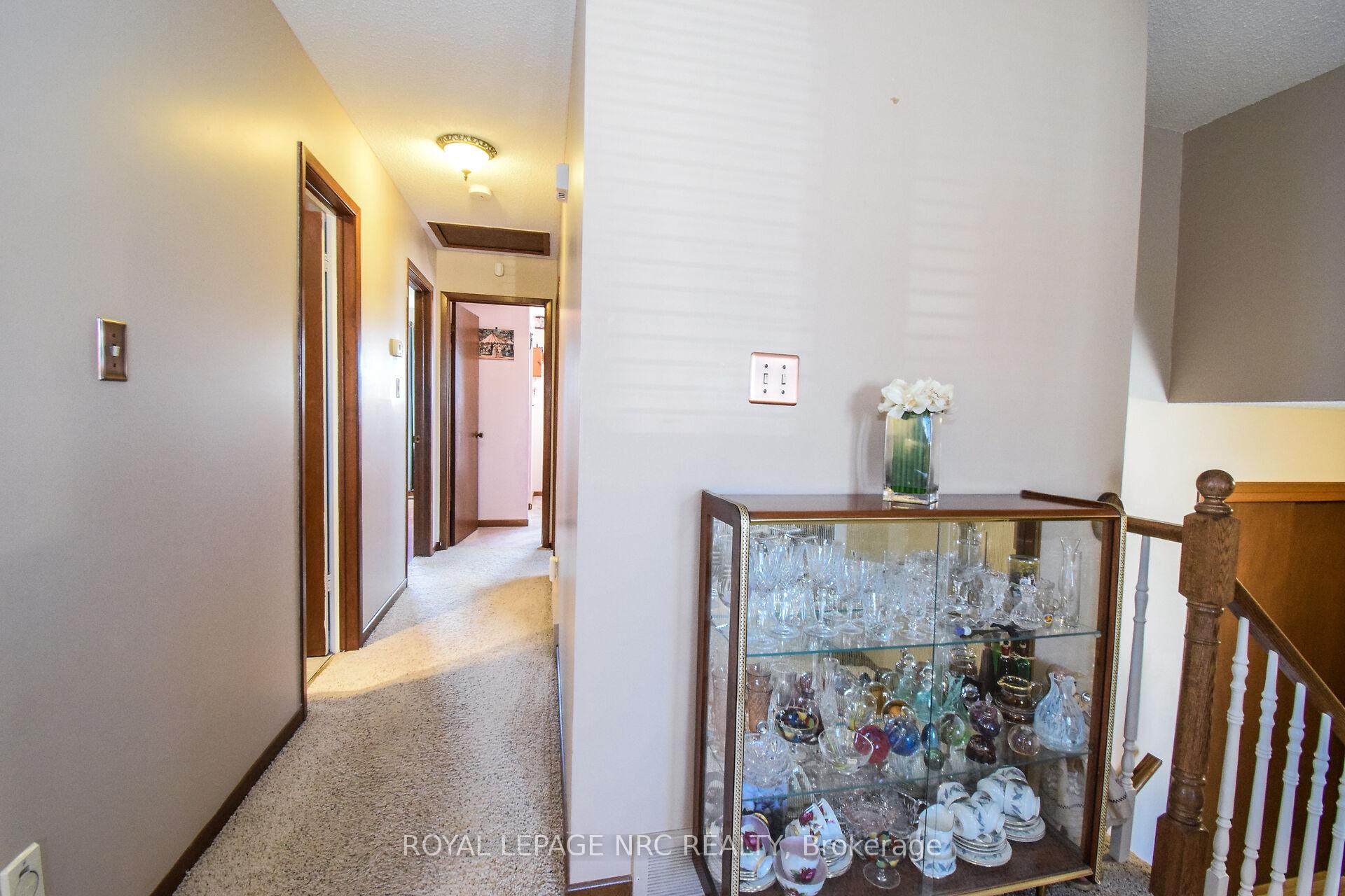 Photo 18 of 37 Rochelle Drive, St. Catharines, Bunting/Linwell — HOMEH