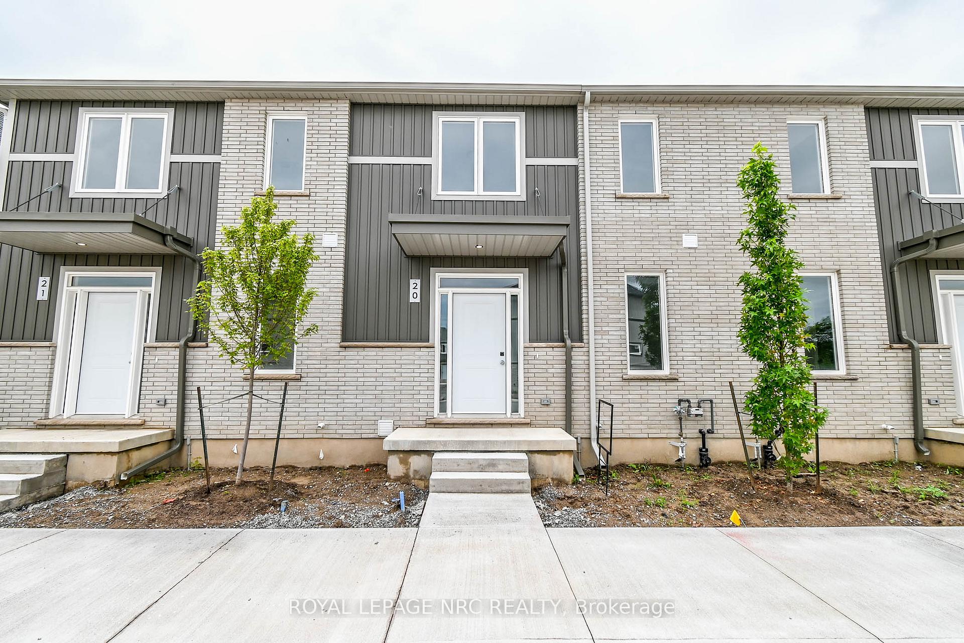 Front of Unit 20, 121A Moffatt Street