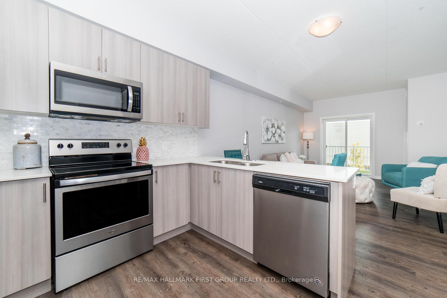 Photo 3 of Unit 210, 290 Liberty Street, Clarington, Bowmanville — HOMEH