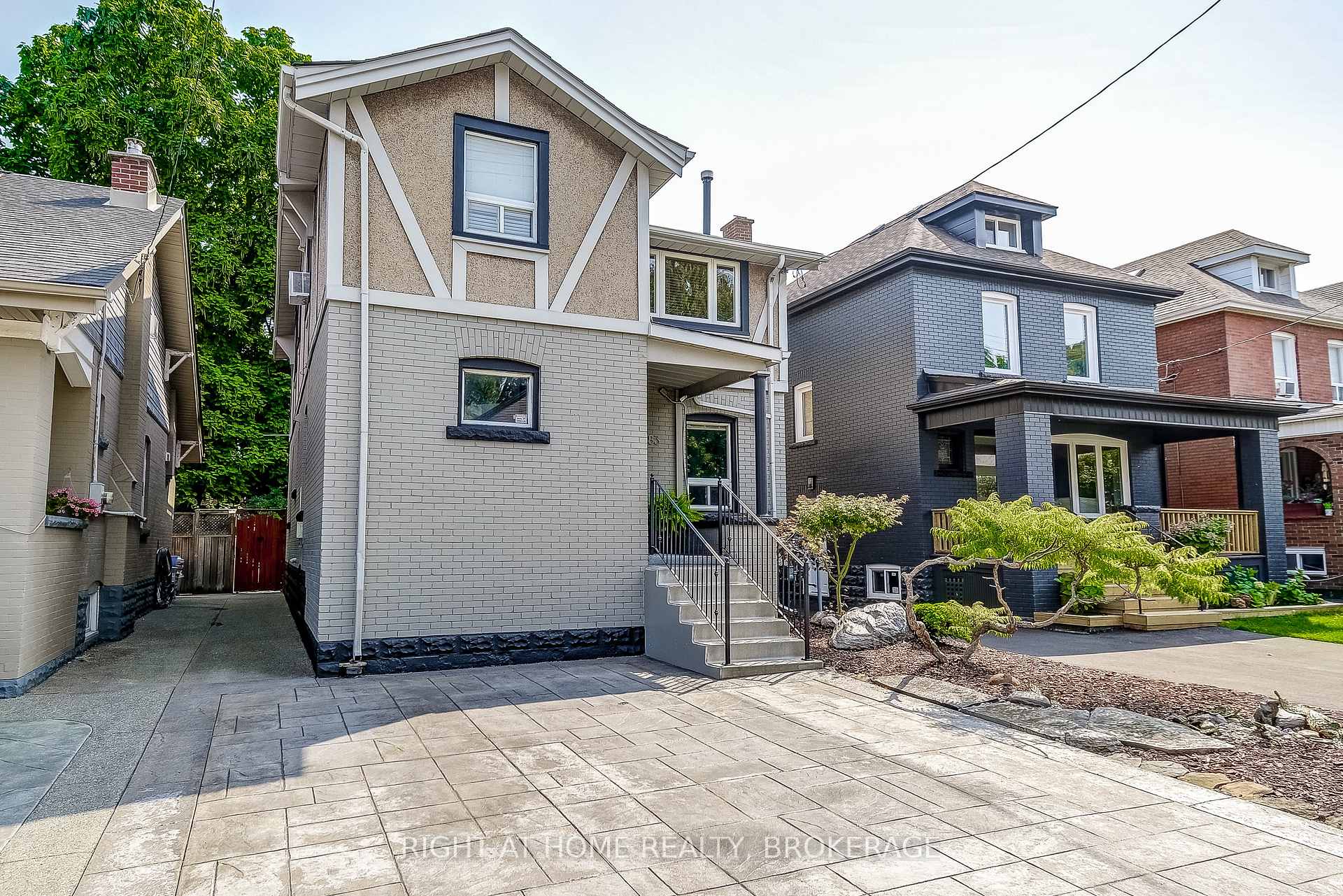 Photo 3 of 183 Rosslyn Avenue S, Hamilton, Delta — HOMEH