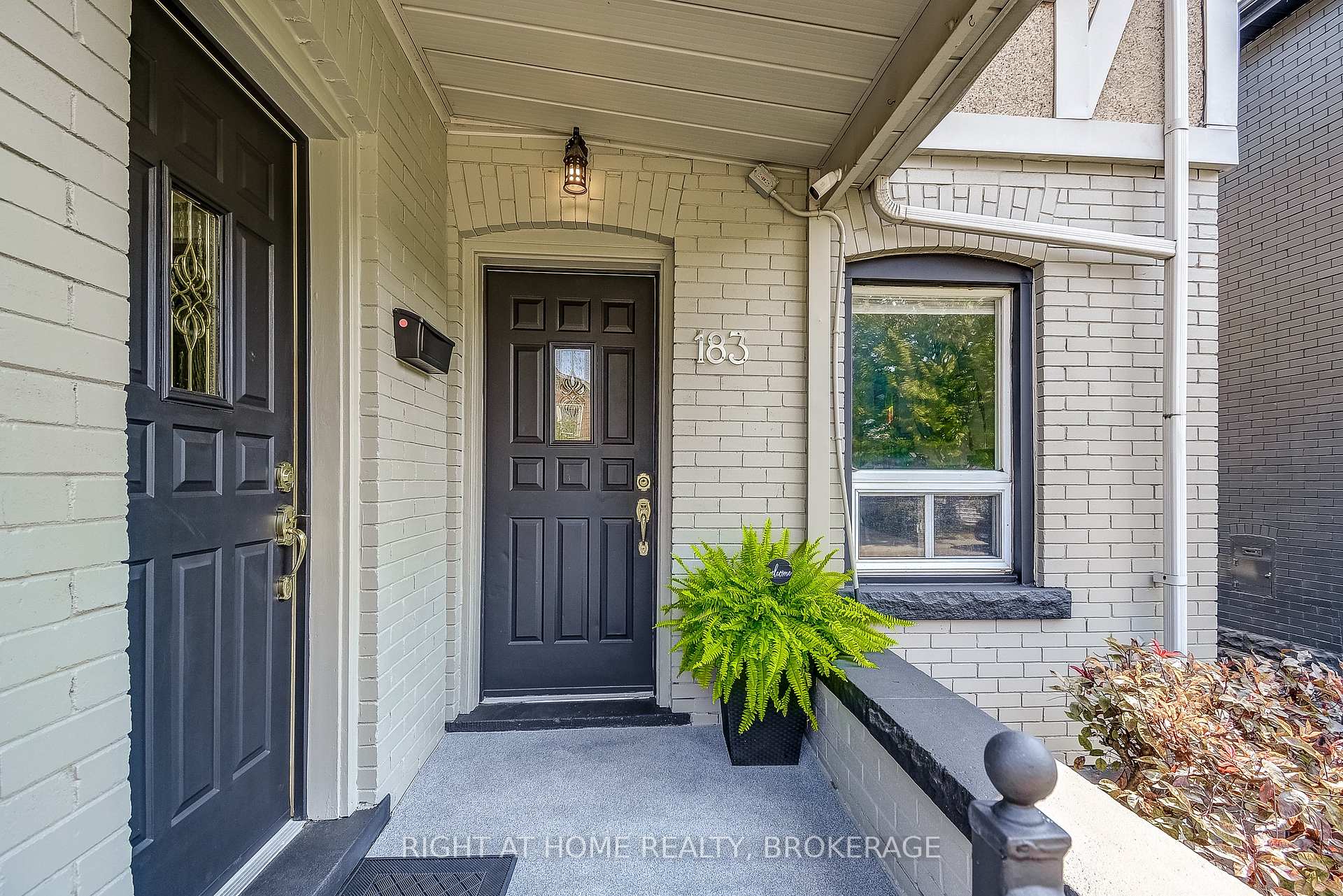 Photo 4 of 183 Rosslyn Avenue S, Hamilton, Delta — HOMEH