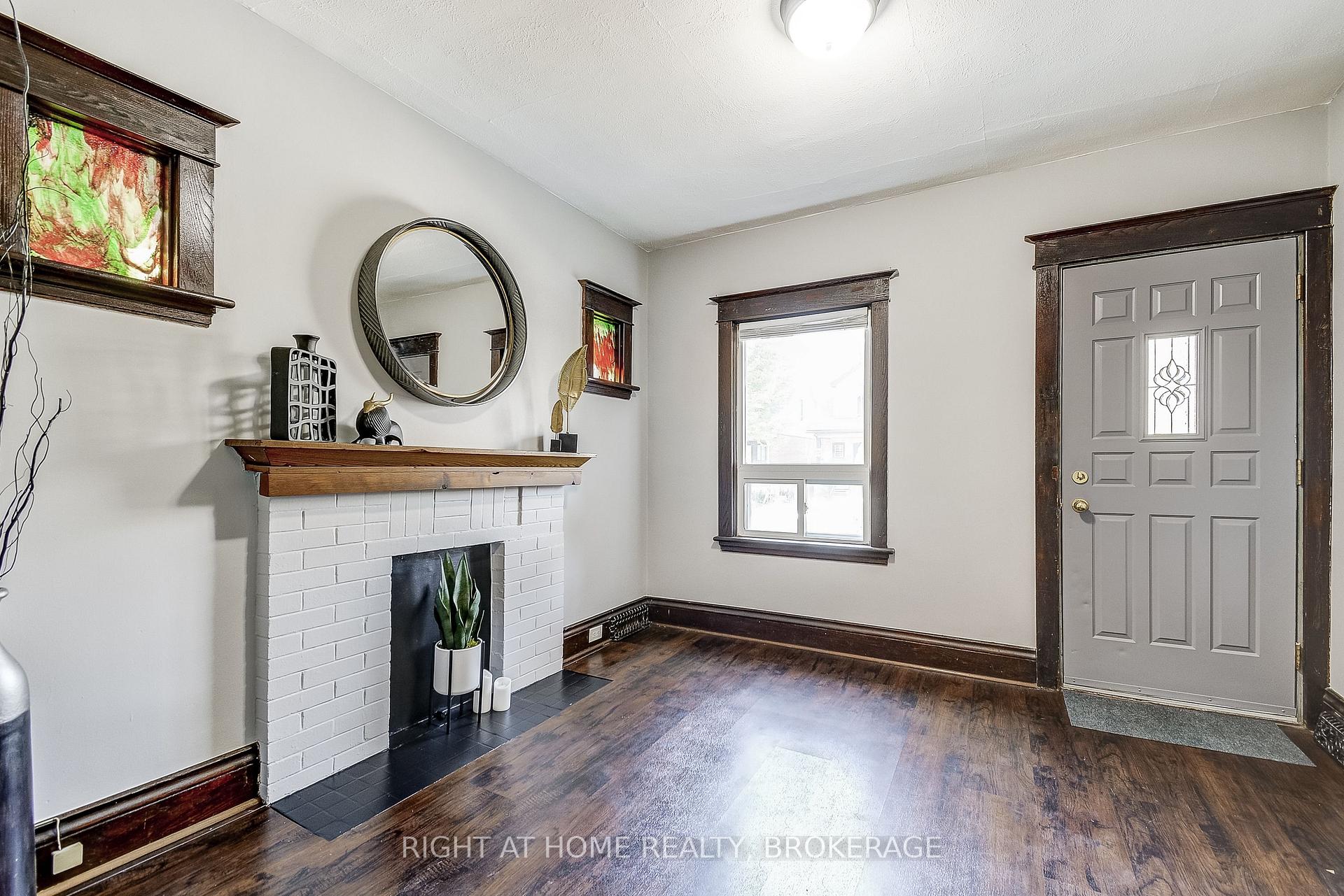 Photo 5 of 183 Rosslyn Avenue S, Hamilton, Delta — HOMEH