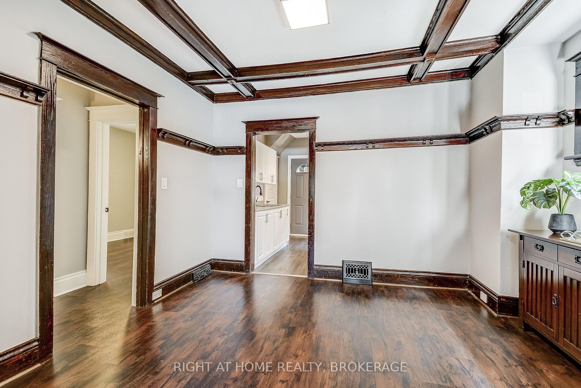 Photo 8 of 183 Rosslyn Avenue S, Hamilton, Delta — HOMEH