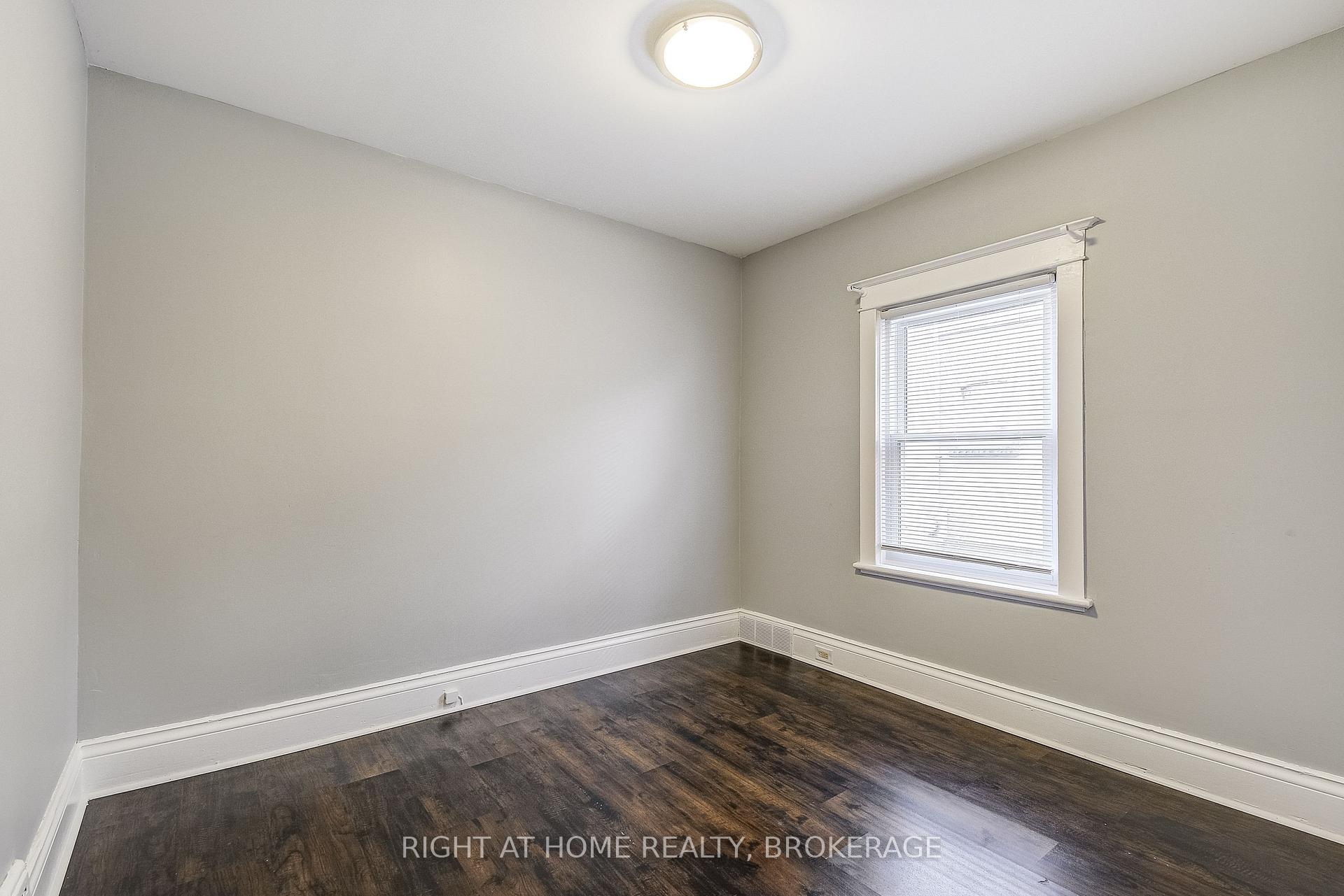 Photo 12 of 183 Rosslyn Avenue S, Hamilton, Delta — HOMEH