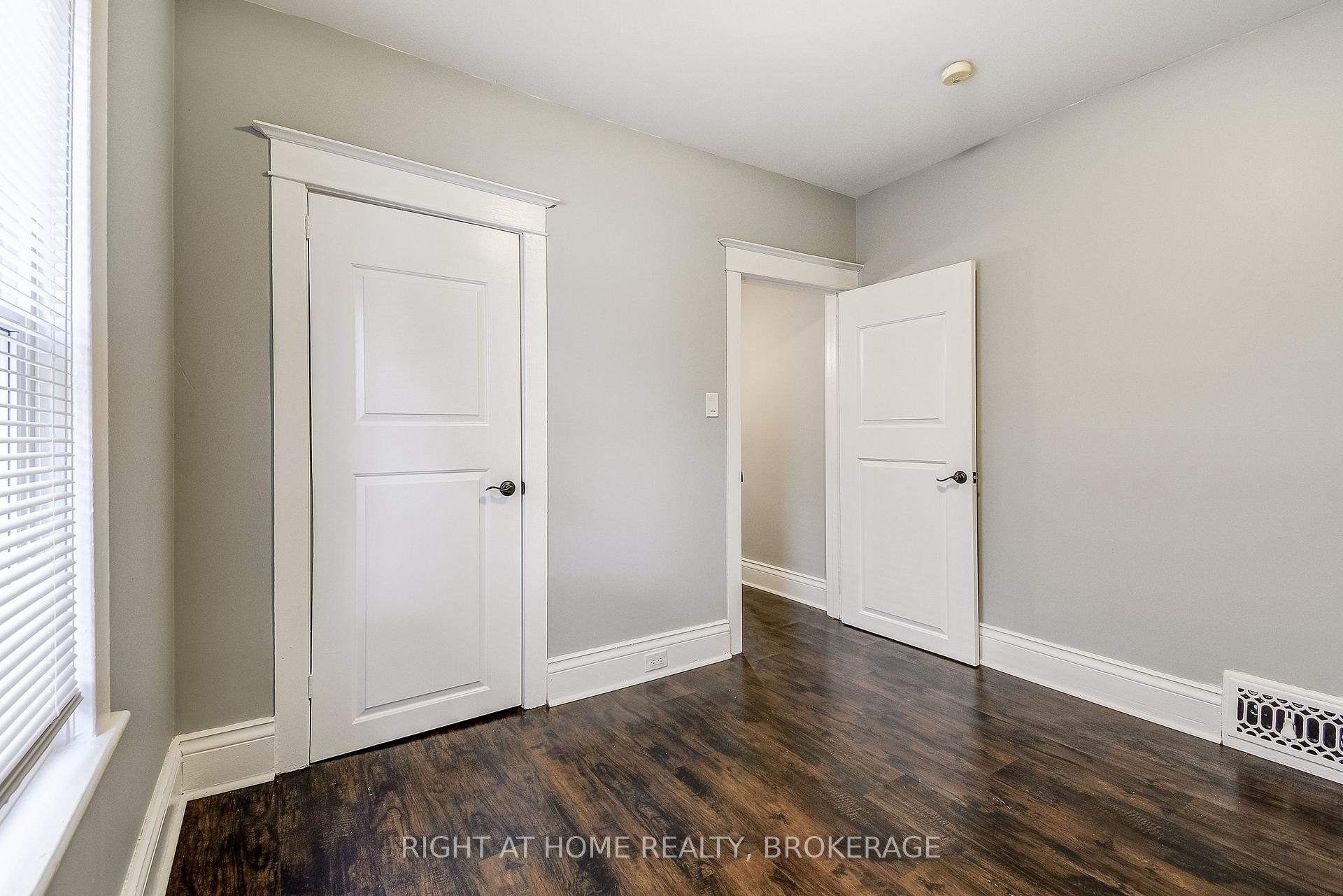 Photo 13 of 183 Rosslyn Avenue S, Hamilton, Delta — HOMEH