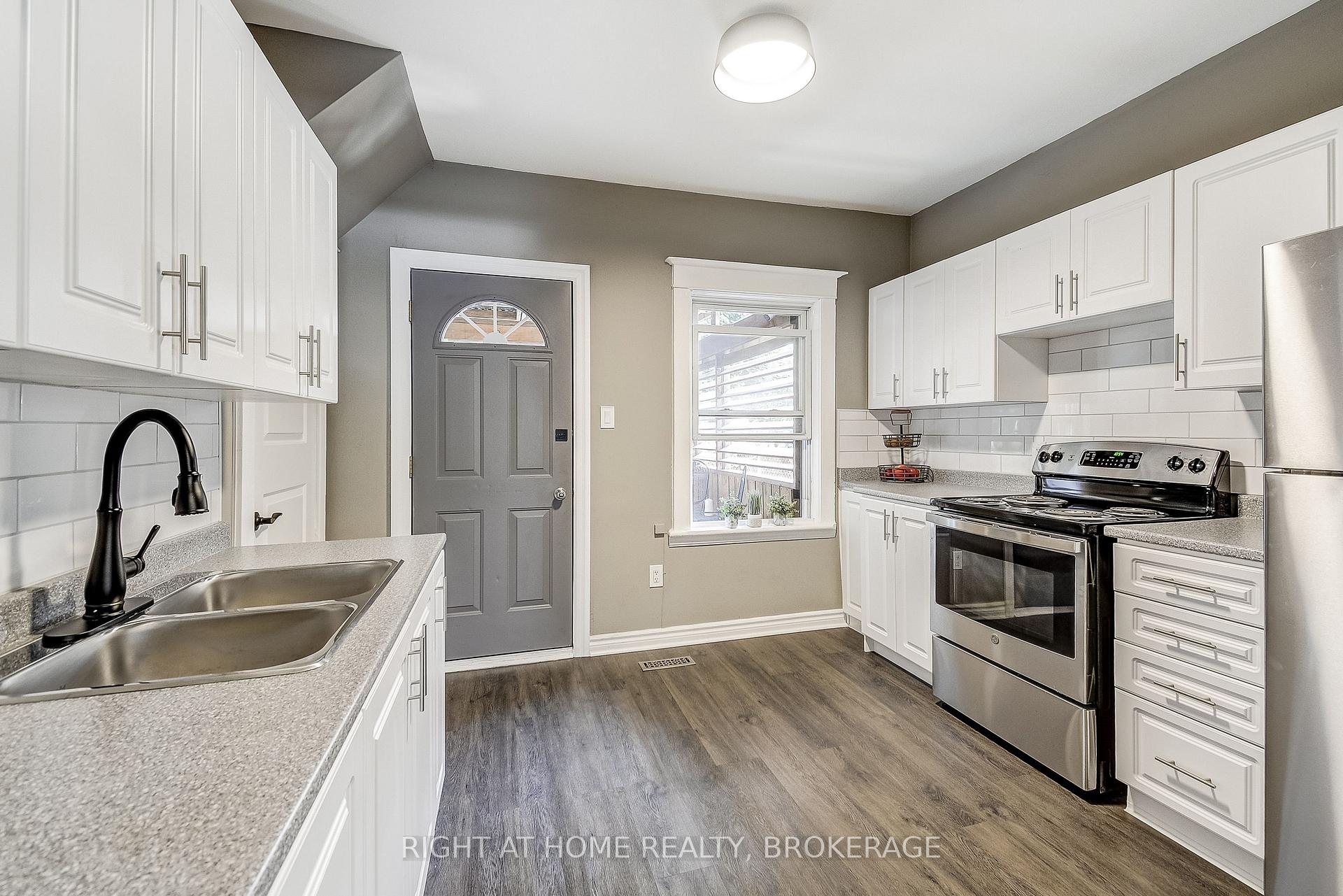 Photo 14 of 183 Rosslyn Avenue S, Hamilton, Delta — HOMEH