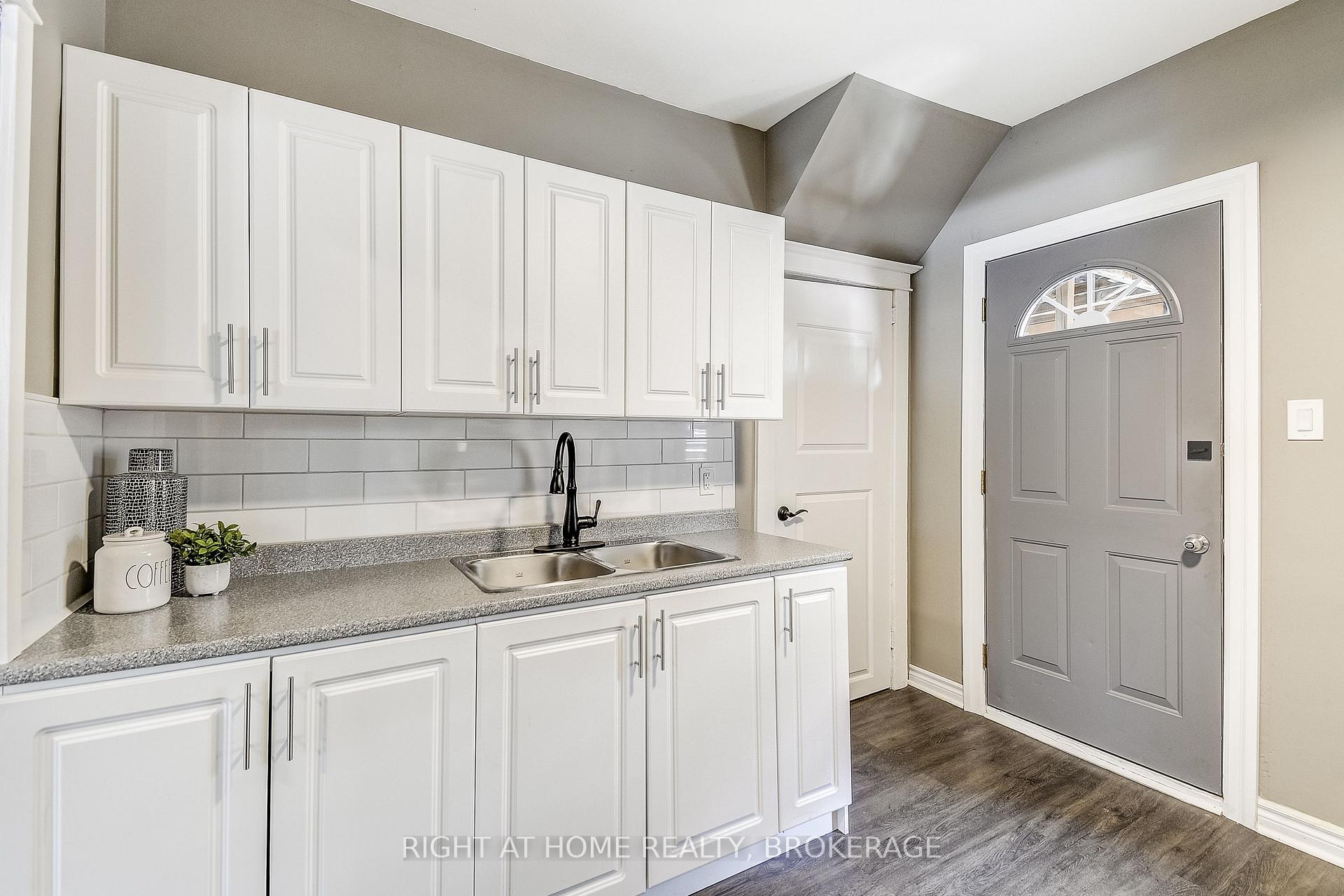 Photo 15 of 183 Rosslyn Avenue S, Hamilton, Delta — HOMEH