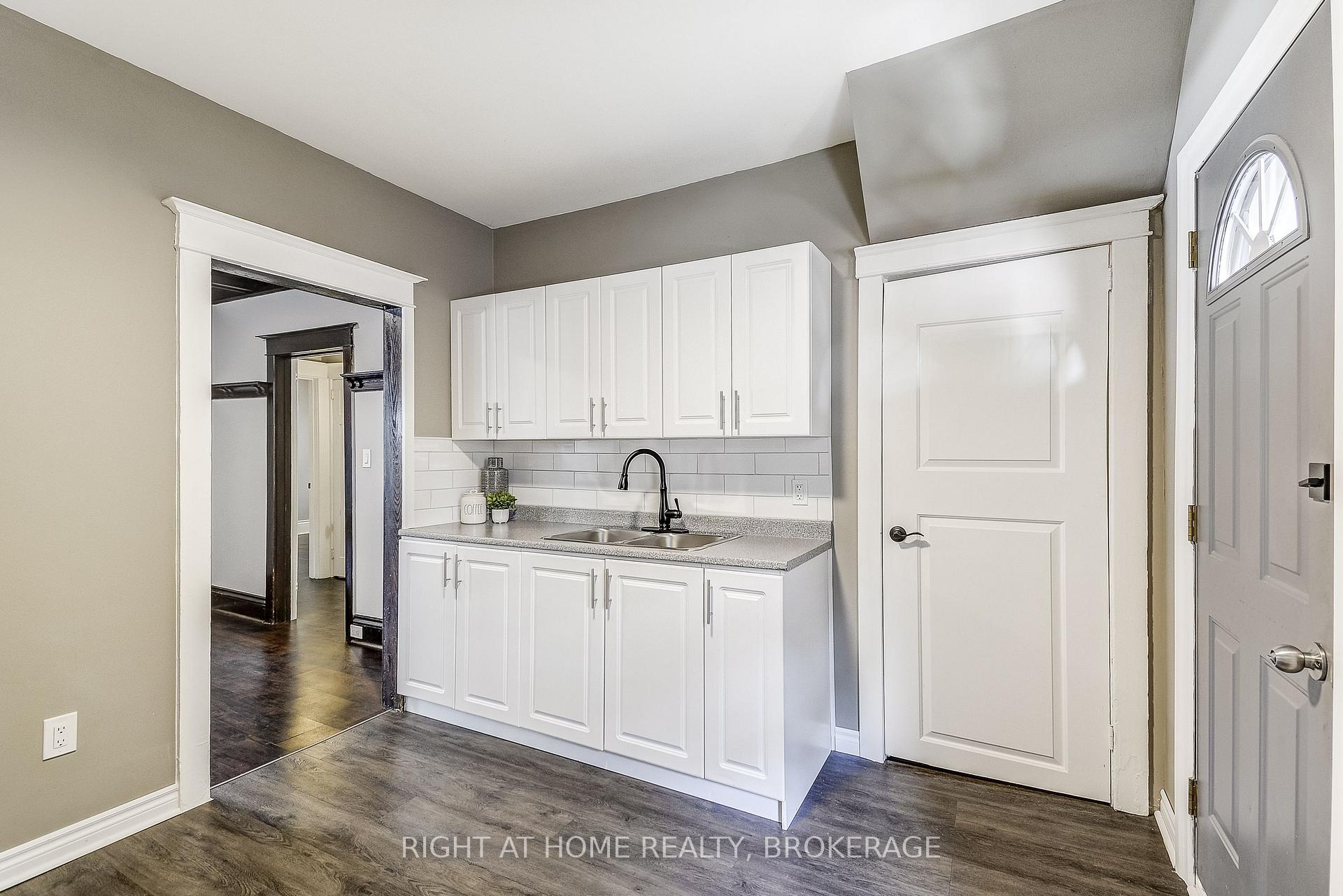 Photo 17 of 183 Rosslyn Avenue S, Hamilton, Delta — HOMEH