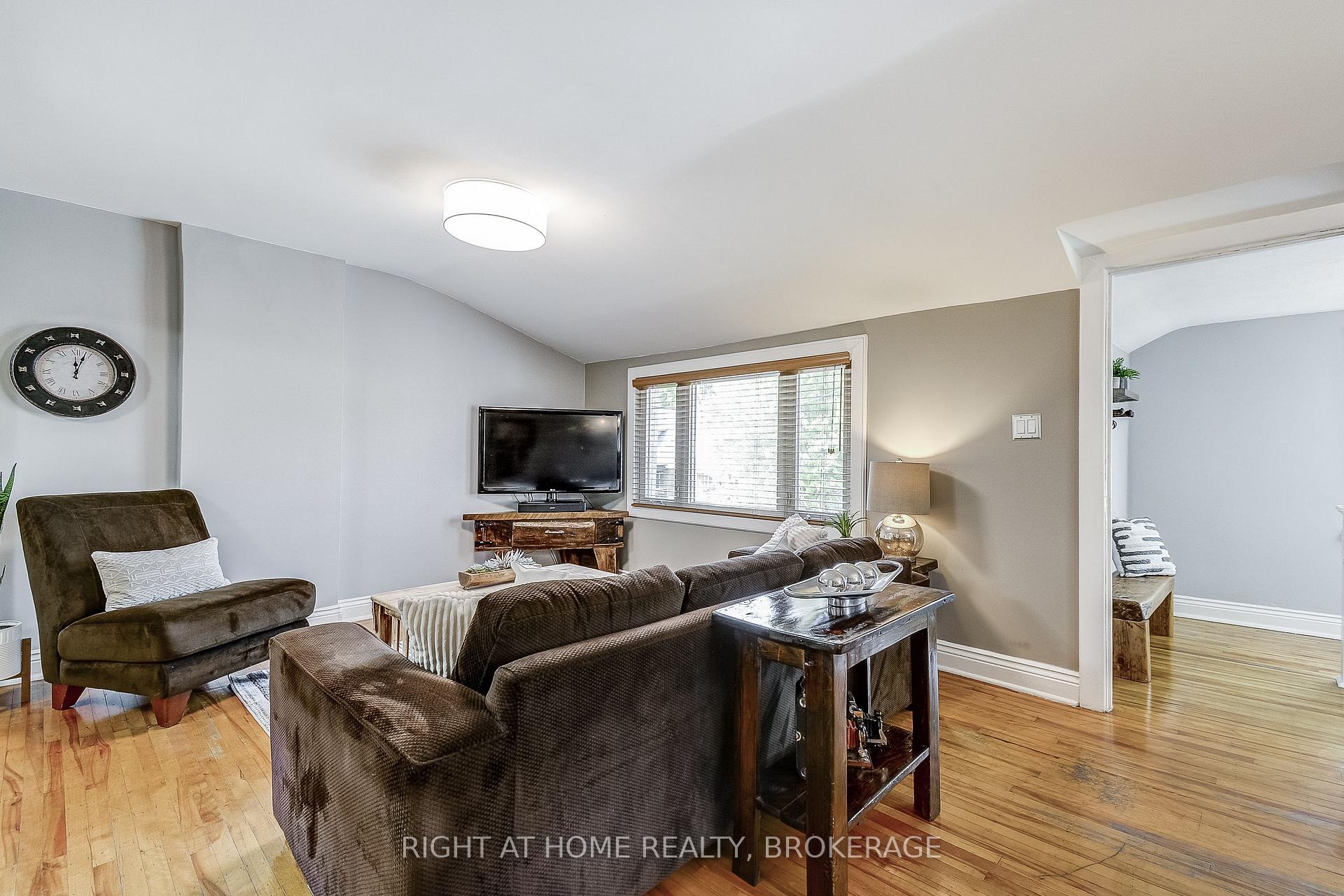 Photo 23 of 183 Rosslyn Avenue S, Hamilton, Delta — HOMEH