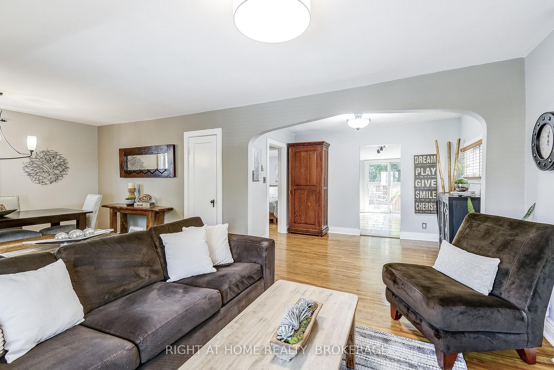 Photo 25 of 183 Rosslyn Avenue S, Hamilton, Delta — HOMEH
