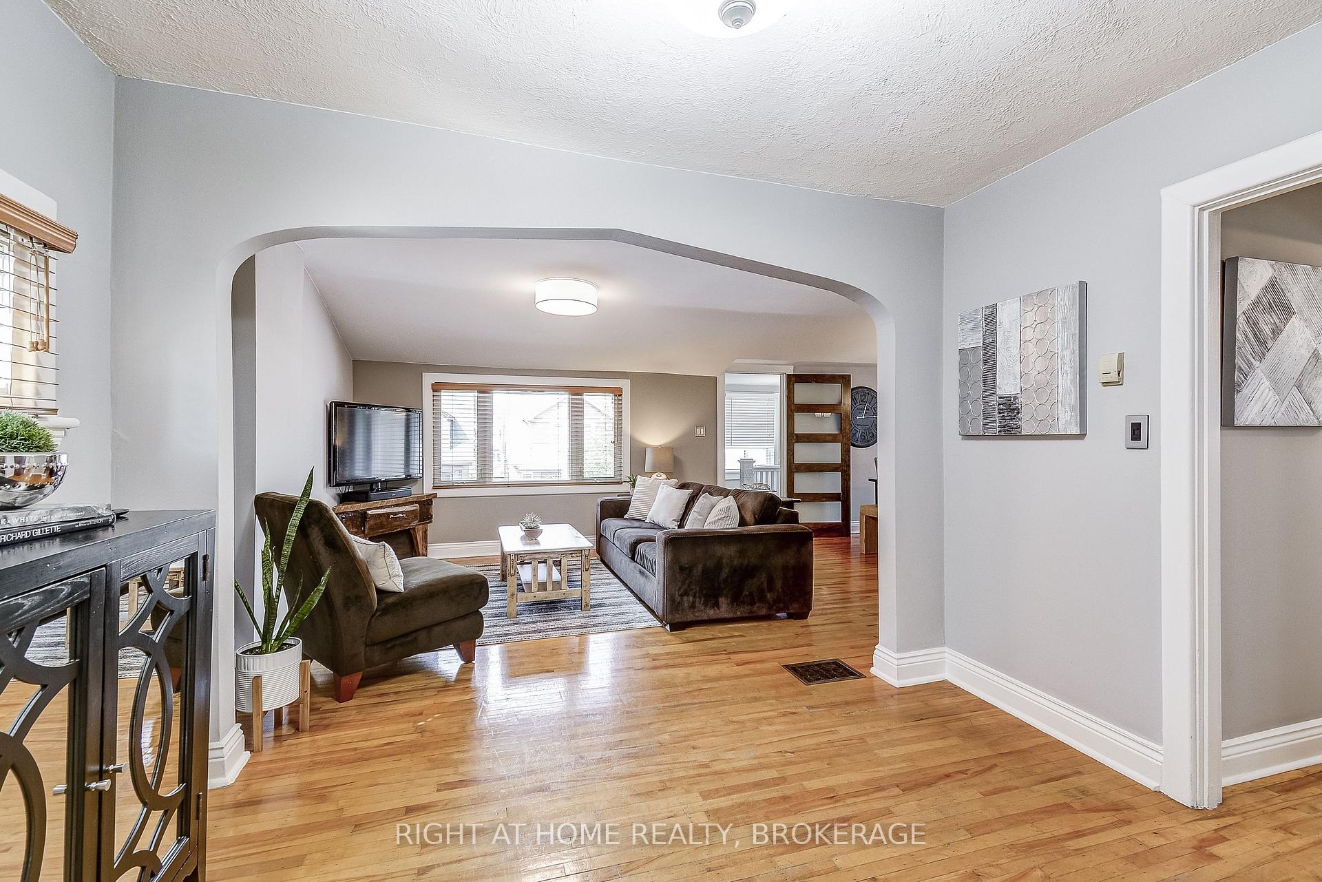 Photo 27 of 183 Rosslyn Avenue S, Hamilton, Delta — HOMEH