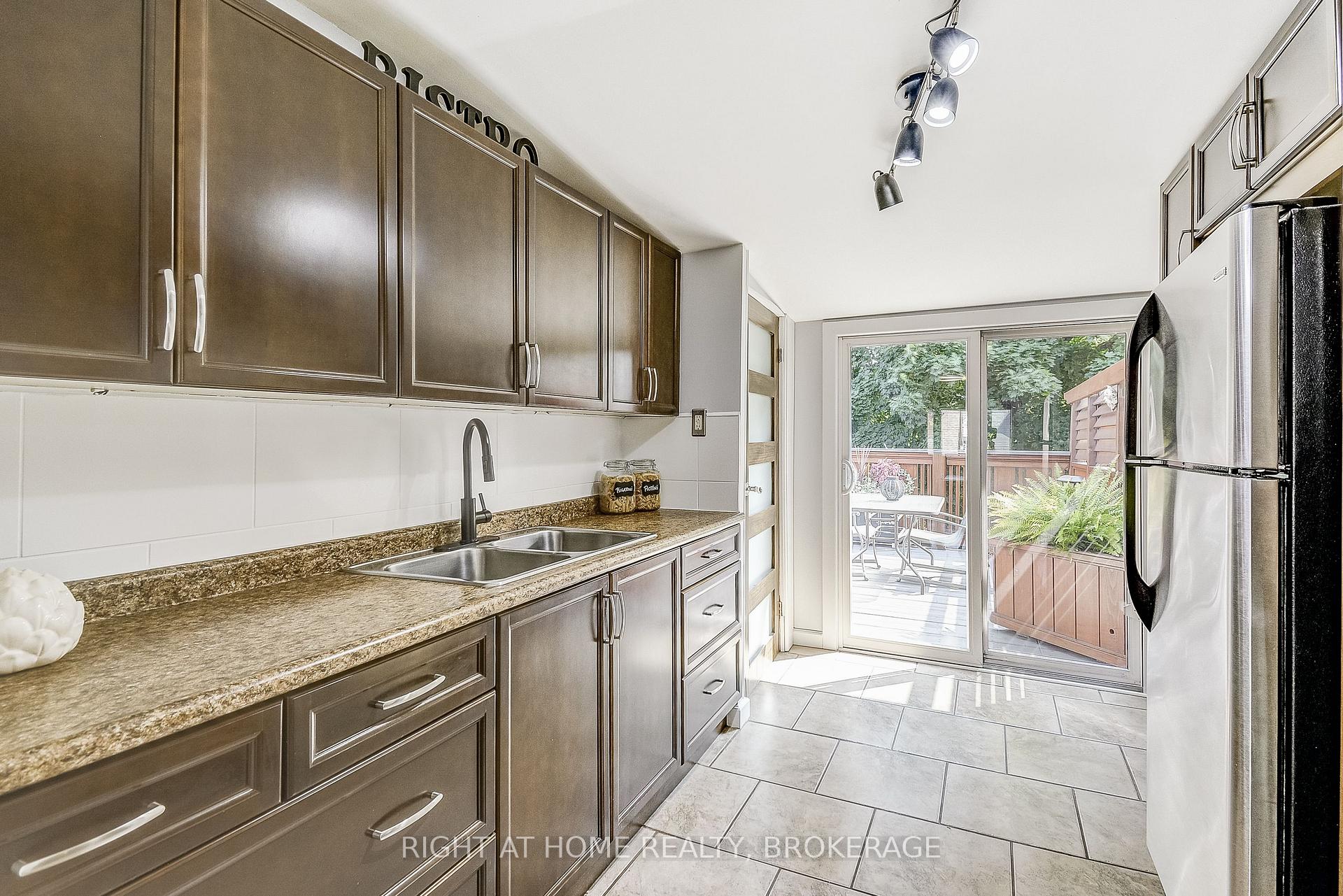 Photo 28 of 183 Rosslyn Avenue S, Hamilton, Delta — HOMEH